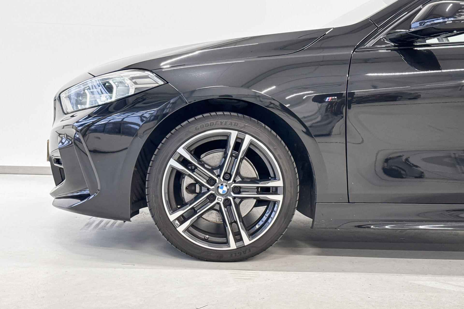 BMW 1 Serie 5-deurs 118i Business Edition M Sportpakket Aut. - 6/17