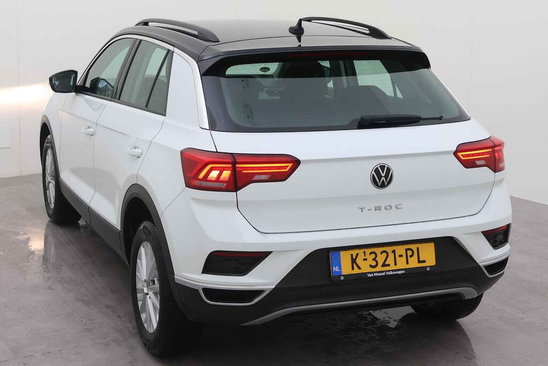 Volkswagen T-Roc 1.0 TSI Style Wit/ Zwart dak/ Clima/ Navi/ Camera/ Parkeersensor  A/ 16 lmv - 8/9