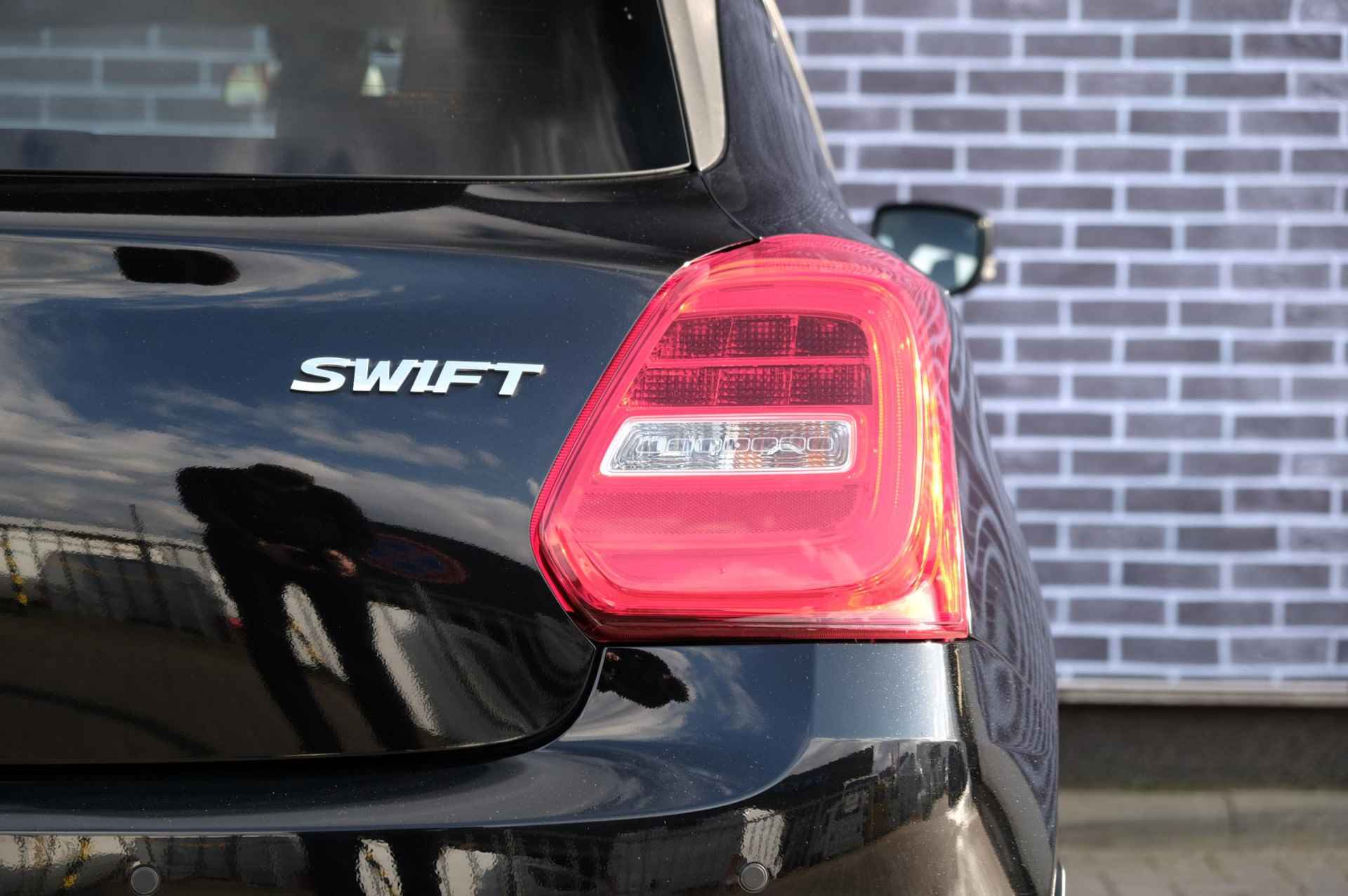 Suzuki Swift 1.0 Style | Automaat | Navigatie | Adaptive cruise control | Camera | Climate control | Stoelverwarming | Lane assist | LED koplampen | - 27/30