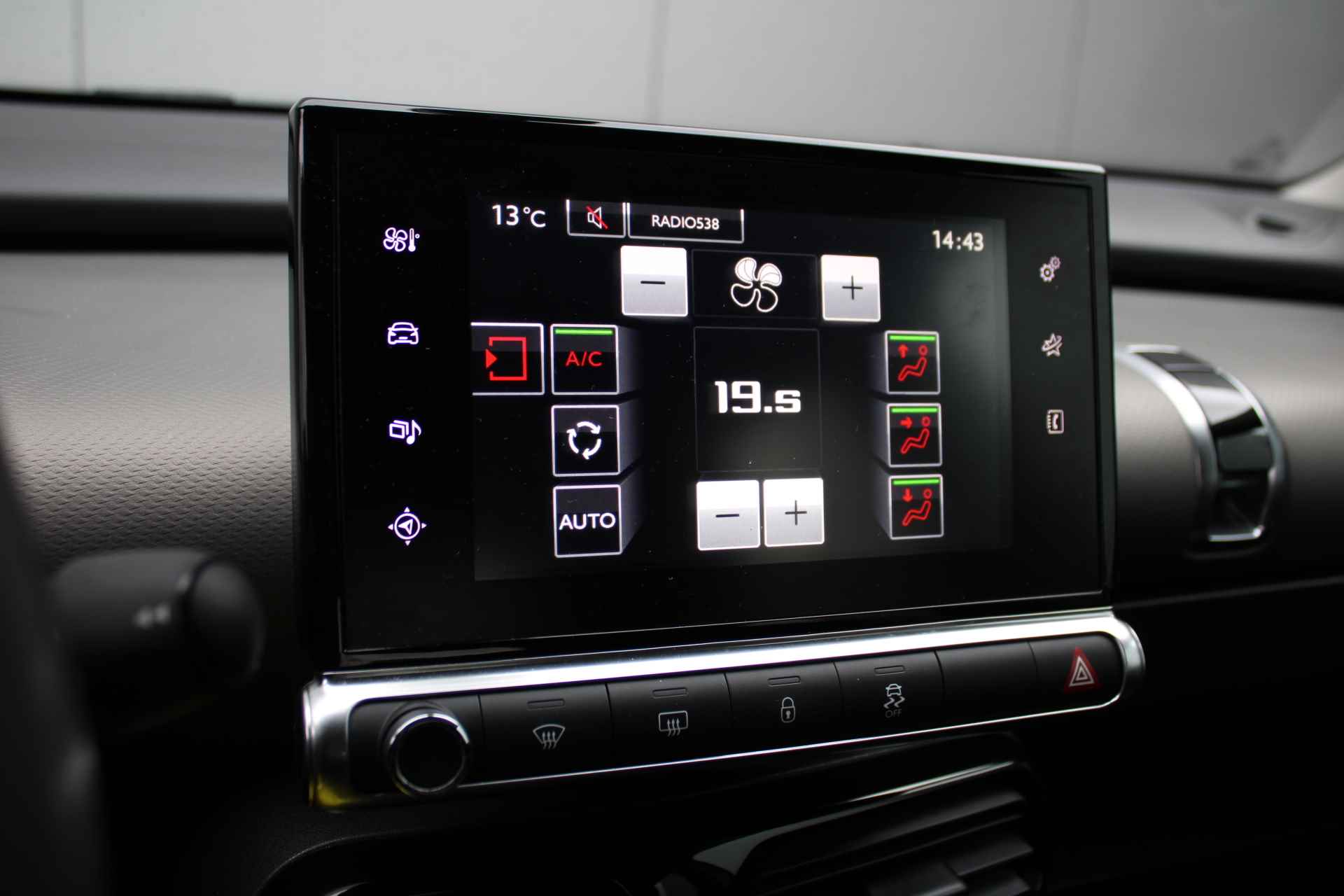 Citroën C4 Cactus 1.2 e-VTi 82pk Feel Automaat | NAVI | CAMERA | CLIMA | CRUISE | PDC | LED DAGRIJVERLICHTING | LICHTMETAAL | - 19/21