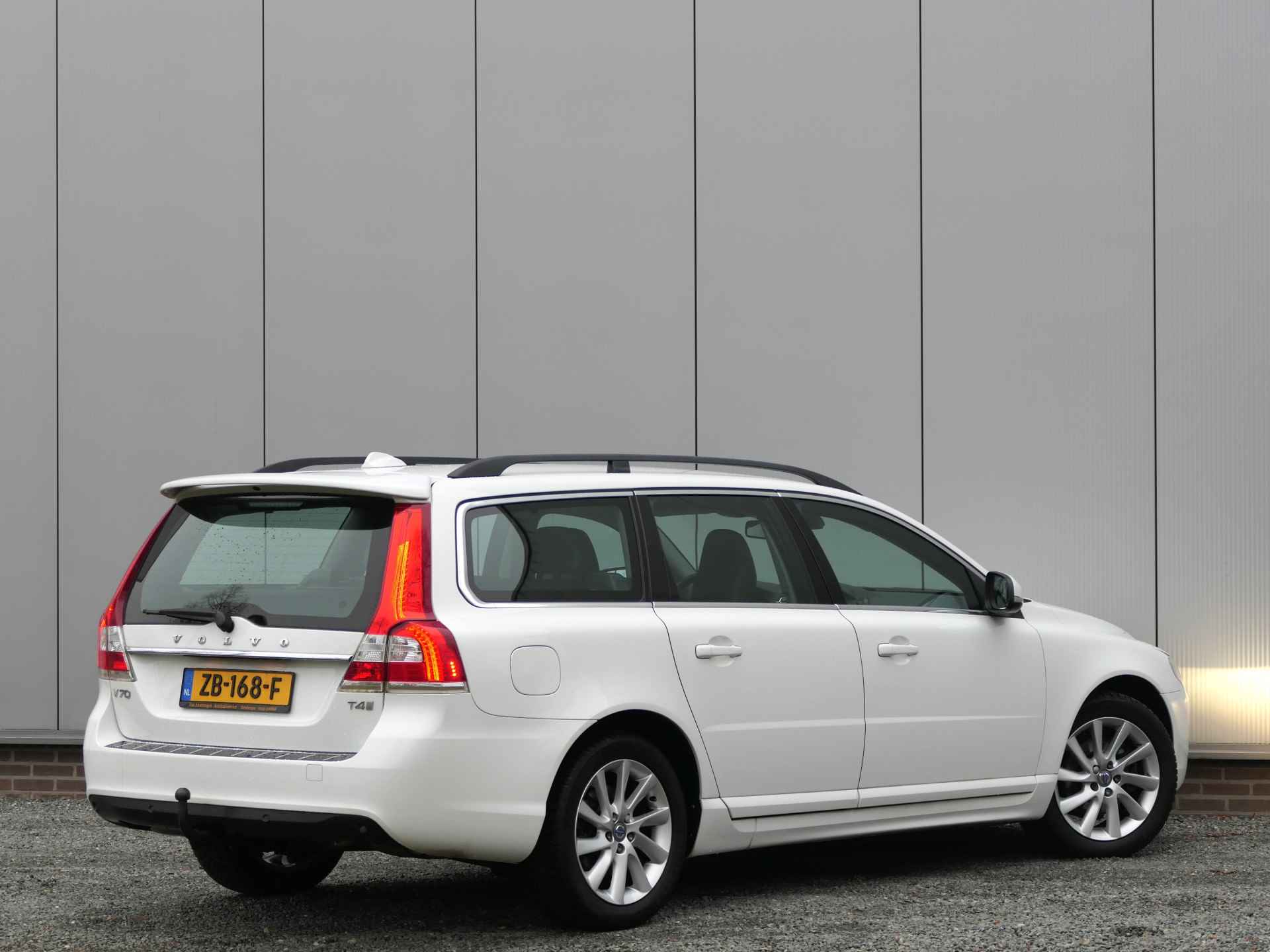 Volvo V70 2.0 T4 Dynamic Edition Navi / Standkachel / Stoel & stuurverwarming - 3/14