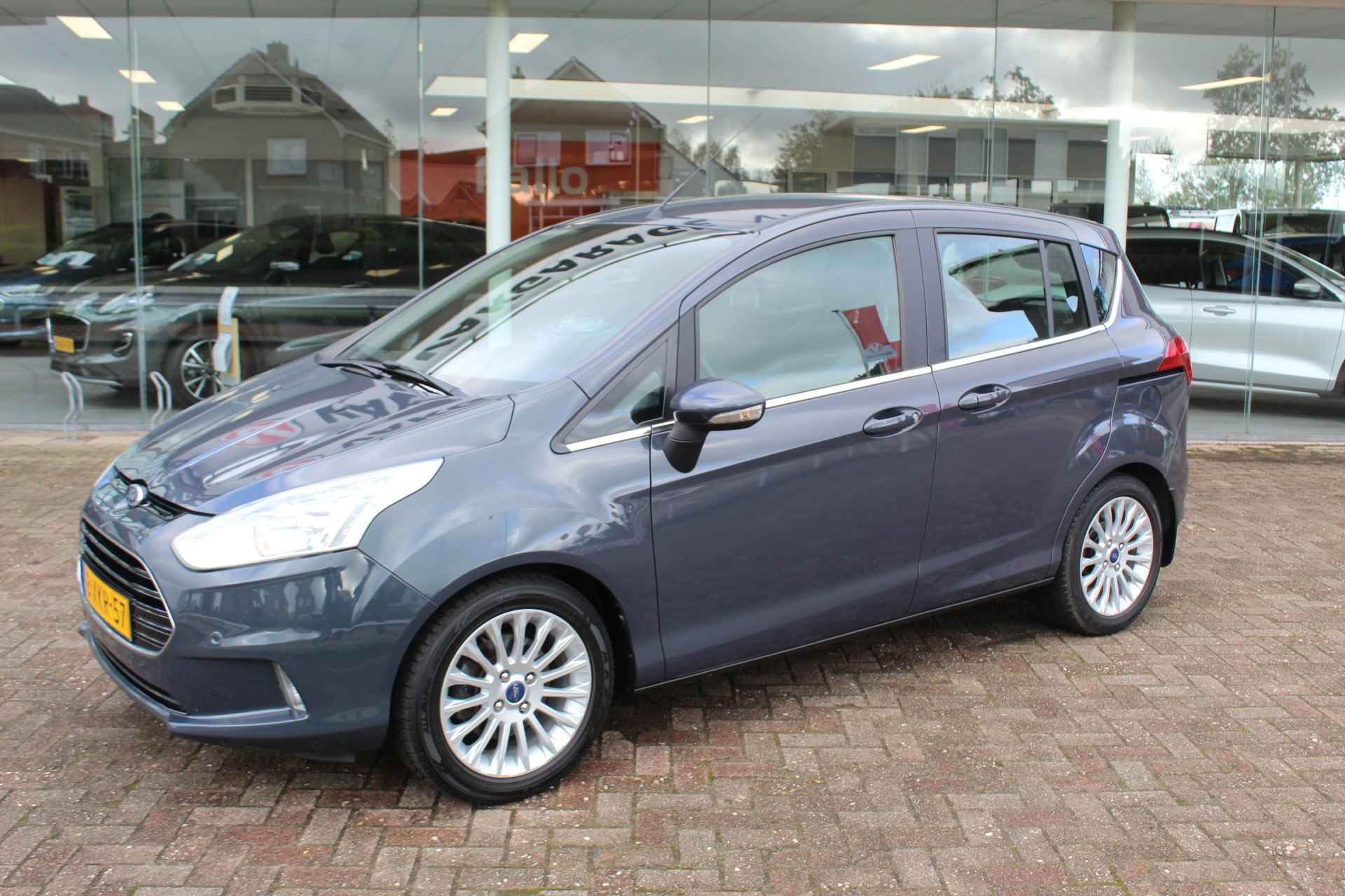 Ford B-MAX 1.0-101pk EcoBoost Titanium. Handige en praktische hoogzitter ! Volautm. airco, cruise control, metallic lak, LM wielen, camera, parkeersensoren v+a, verwarmd voorraam, navigatie, telefoonvoorb., etc. - 3/47