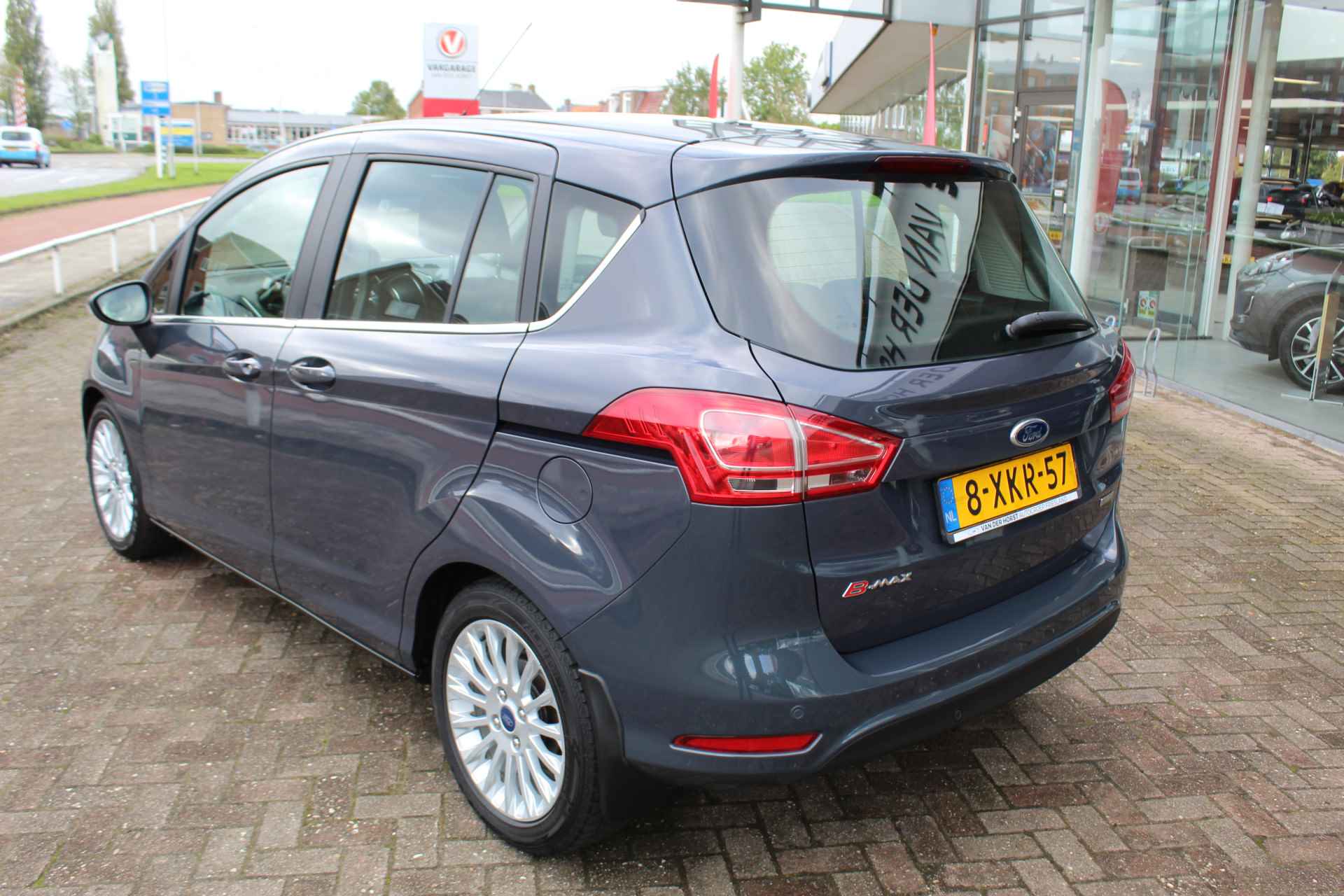 Ford B-MAX 1.0-101pk EcoBoost Titanium. Handige en praktische hoogzitter ! Volautm. airco, cruise control, metallic lak, LM wielen, camera, parkeersensoren v+a, verwarmd voorraam, navigatie, telefoonvoorb., etc. - 4/47