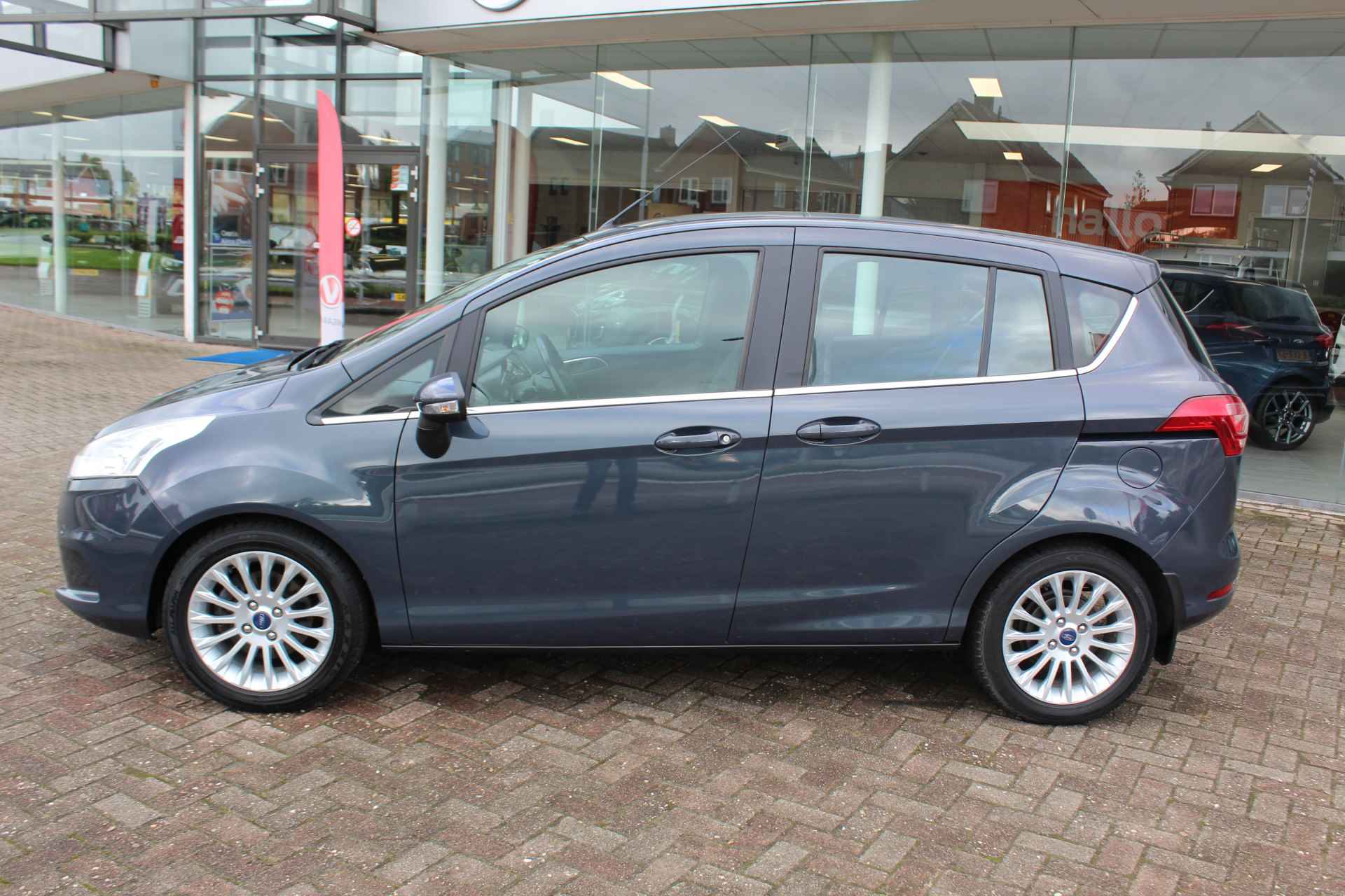 Ford B-MAX 1.0-101pk EcoBoost Titanium. Handige en praktische hoogzitter ! Volautm. airco, cruise control, metallic lak, LM wielen, camera, parkeersensoren v+a, verwarmd voorraam, navigatie, telefoonvoorb., etc. - 5/47