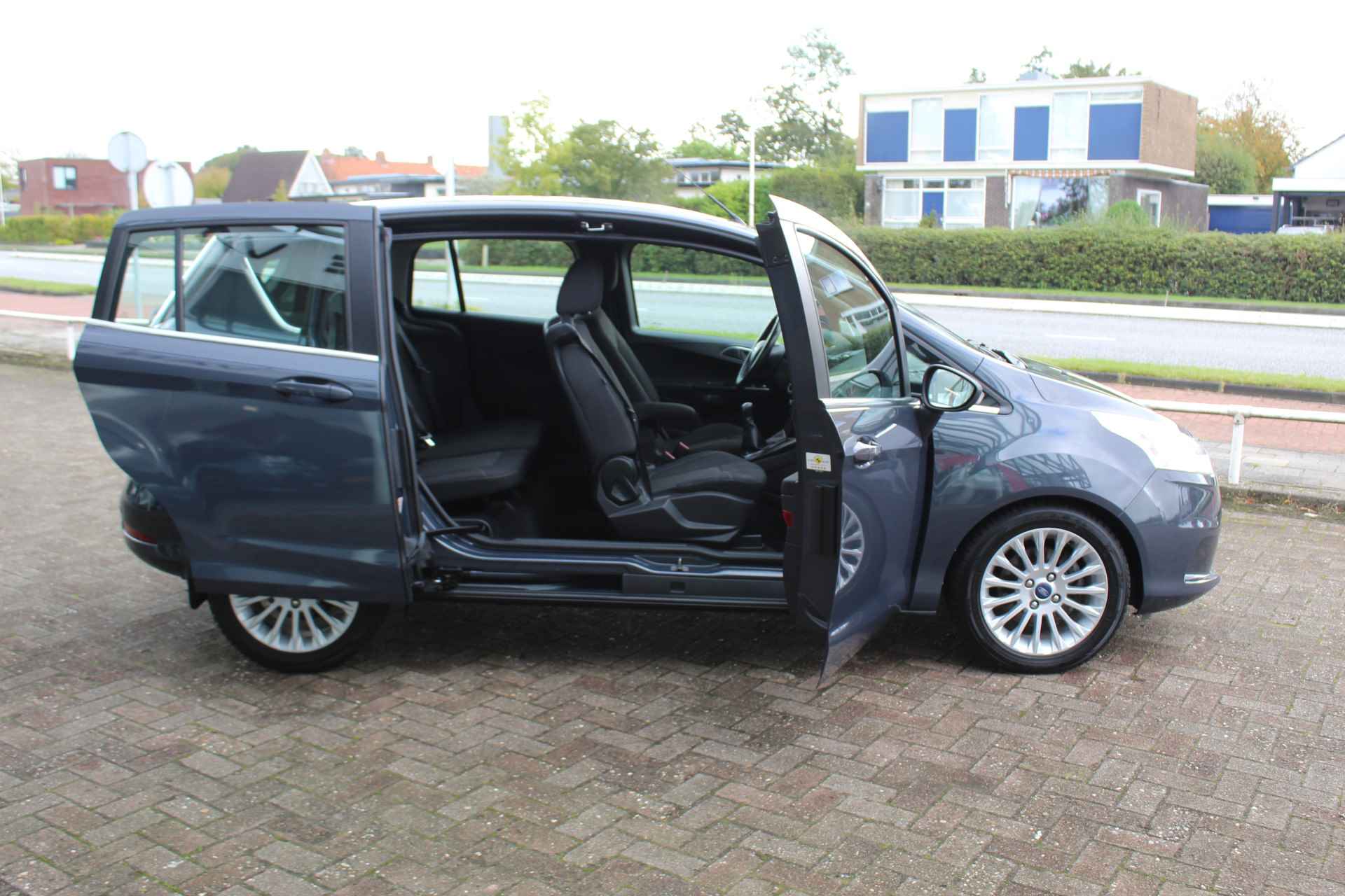 Ford B-MAX 1.0-101pk EcoBoost Titanium. Handige en praktische hoogzitter ! Volautm. airco, cruise control, metallic lak, LM wielen, camera, parkeersensoren v+a, verwarmd voorraam, navigatie, telefoonvoorb., etc. - 40/47