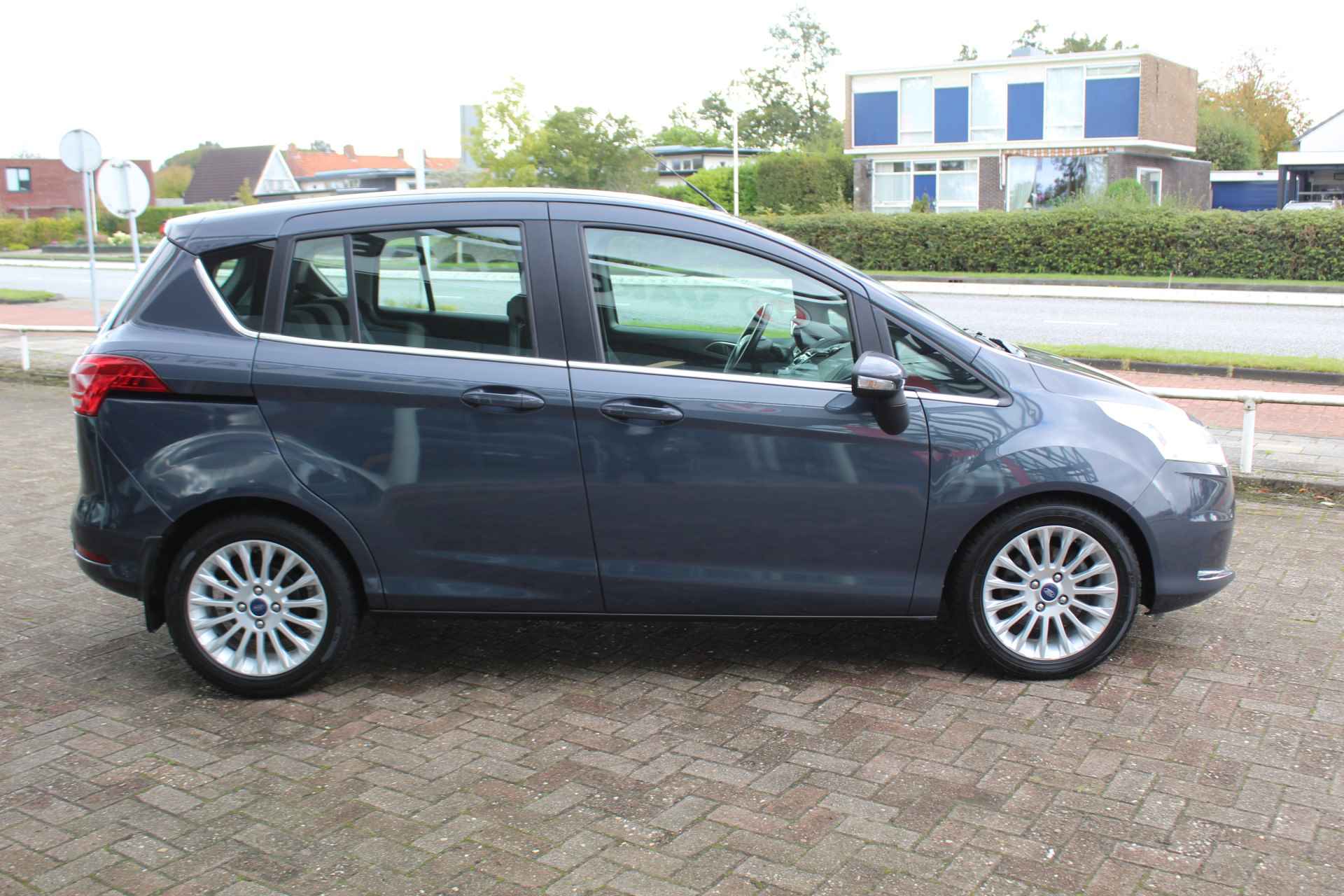 Ford B-MAX 1.0-101pk EcoBoost Titanium. Handige en praktische hoogzitter ! Volautm. airco, cruise control, metallic lak, LM wielen, camera, parkeersensoren v+a, verwarmd voorraam, navigatie, telefoonvoorb., etc. - 42/47