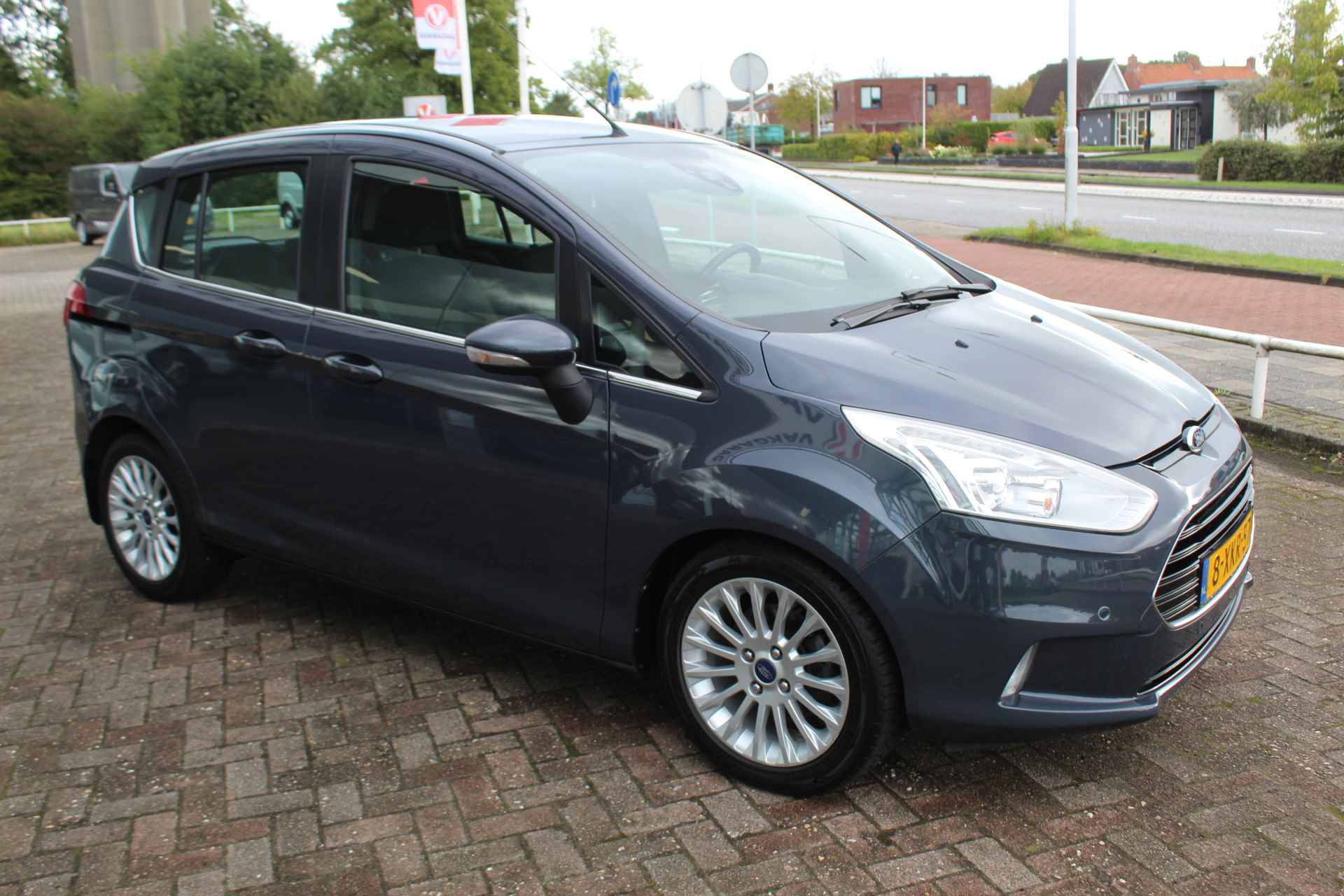 Ford B-MAX 1.0-101pk EcoBoost Titanium. Handige en praktische hoogzitter ! Volautm. airco, cruise control, metallic lak, LM wielen, camera, parkeersensoren v+a, verwarmd voorraam, navigatie, telefoonvoorb., etc. - 43/47