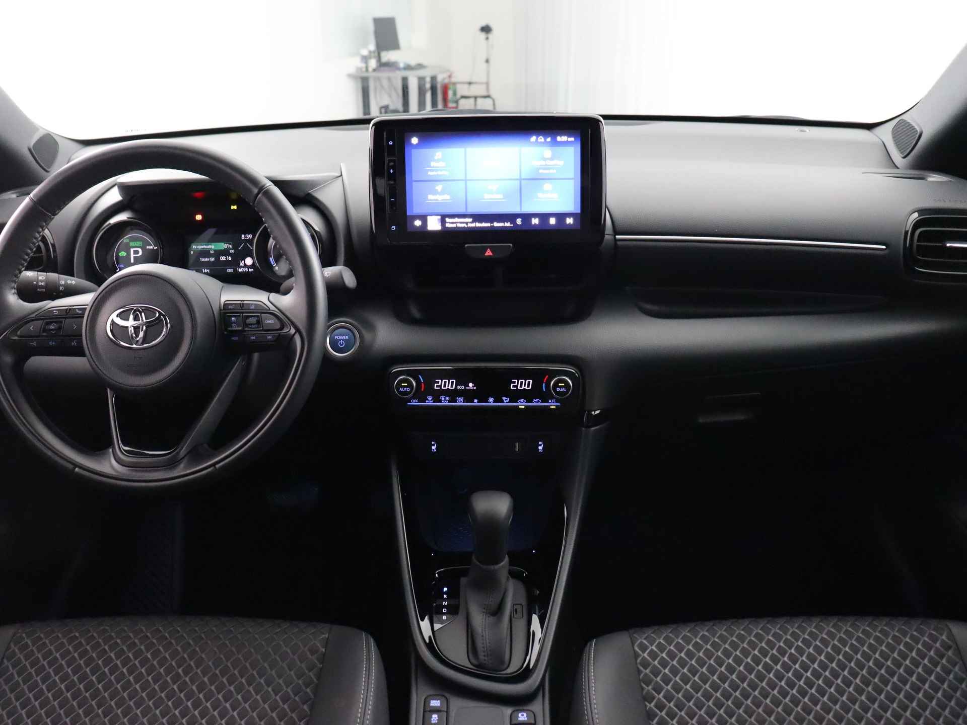 Toyota Yaris 1.5 Hybrid Executive (Apple Carplay / Stoelverwarming / Camera / ACC / Navi Online / 17 Inch) - 5/51