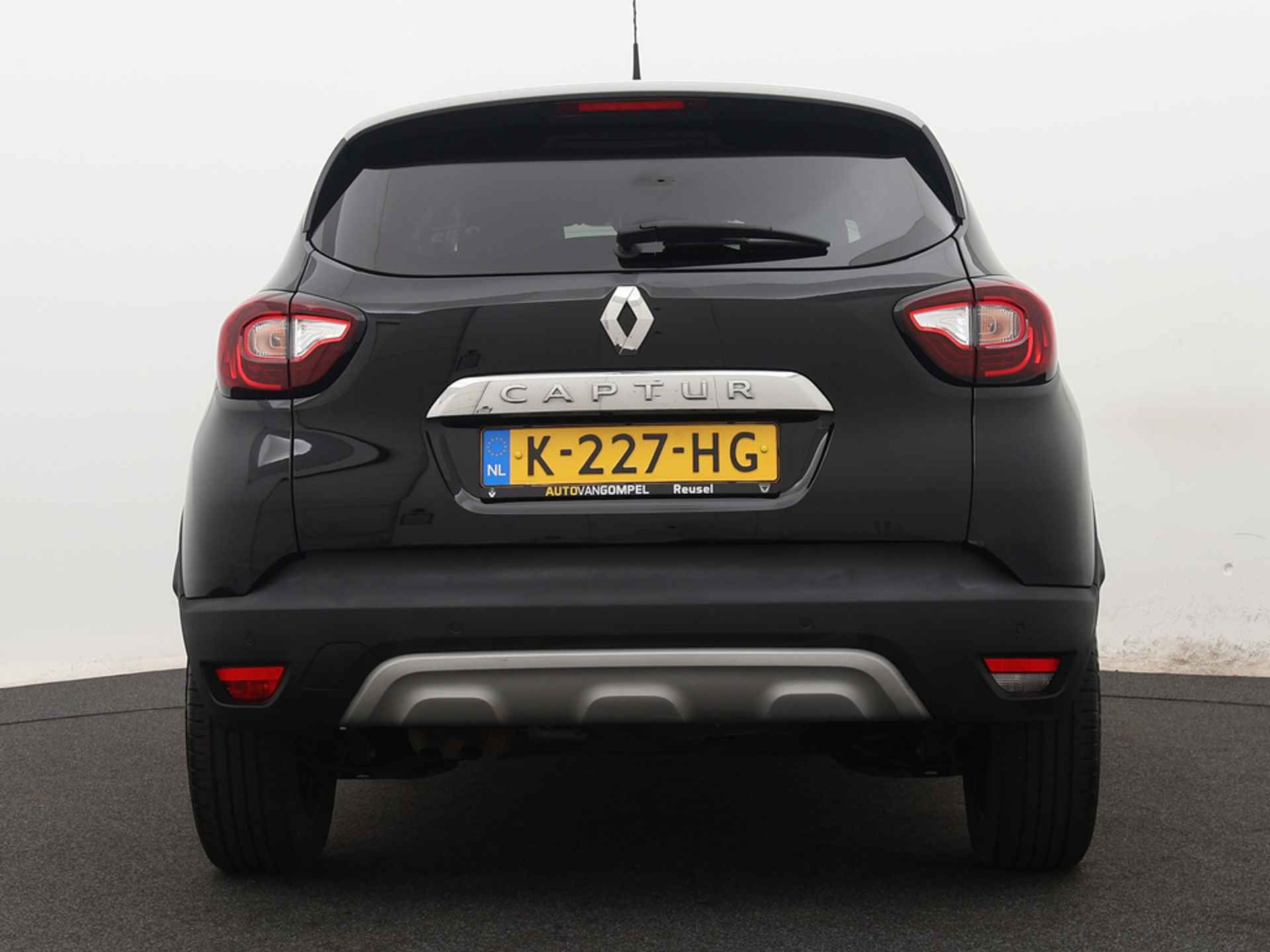 Renault Captur TCe 150pk Intens EDC AUTOMAAT NAVI / CAMERA / DEALER ONDERHOUDEN / PARKEER SENSOREN - 4/45