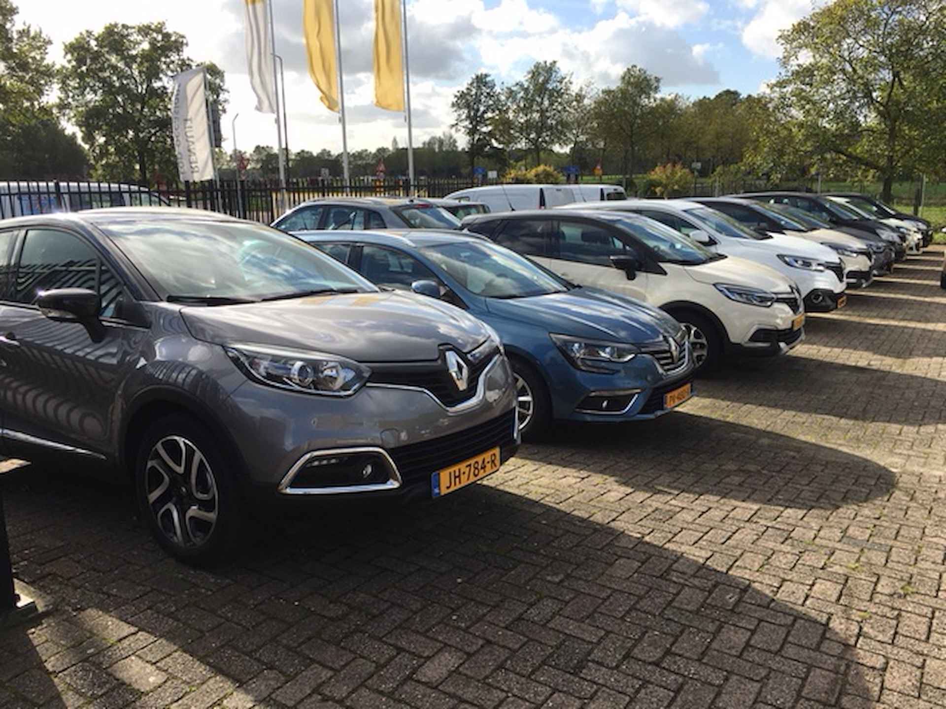 Renault Captur TCe 150pk Intens EDC AUTOMAAT NAVI / CAMERA / DEALER ONDERHOUDEN / PARKEER SENSOREN - 42/45