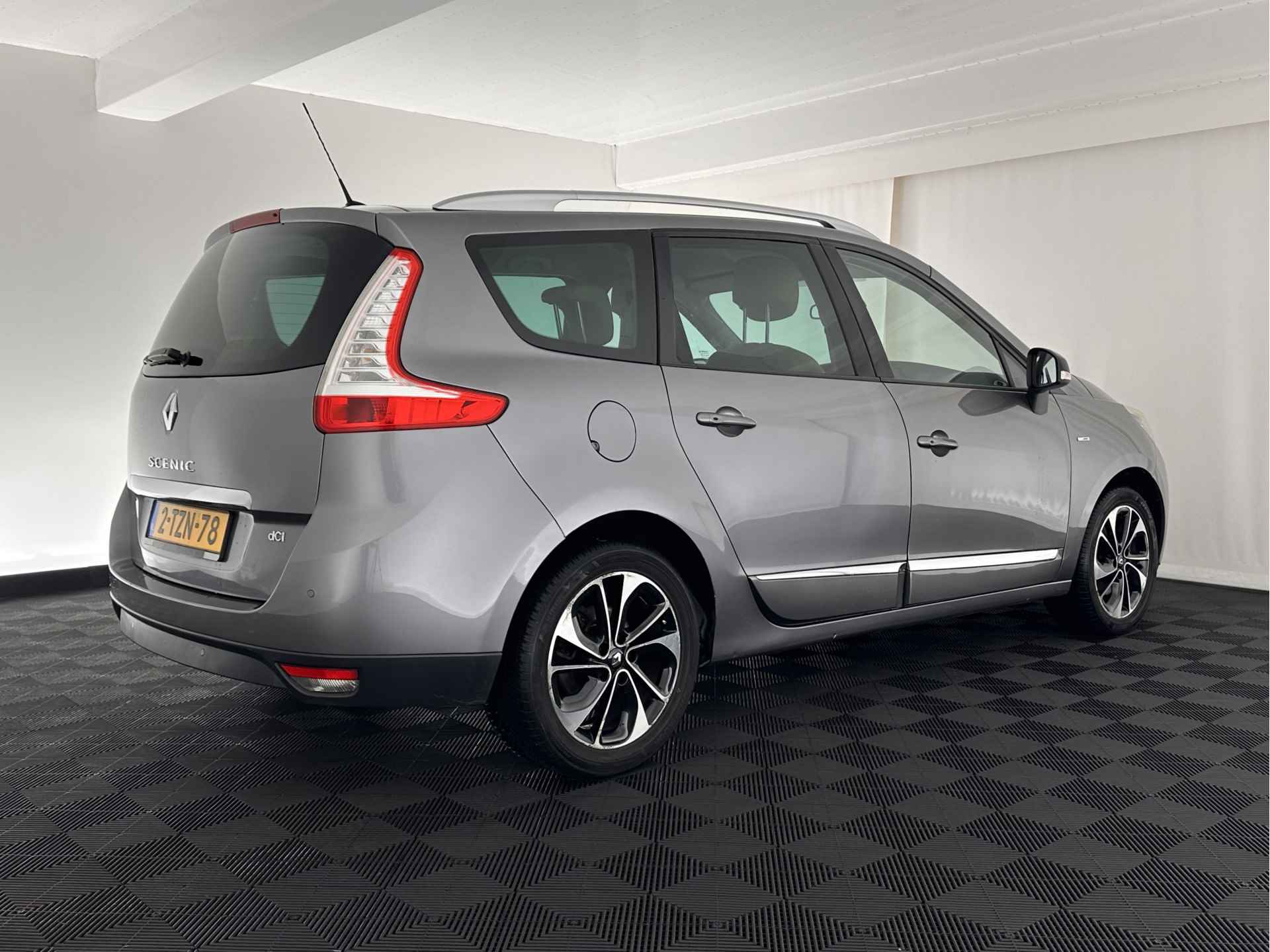 Renault Grand Scénic 1.5 dCi Bose (7-pers.) *FULL-LEATHER | BOSE-AUDIO | NAVI-FULLMAP | COMFORT-SEATS | KEYLESS  | ECC | PDC | CRUISE | 17''ALU* - 6/32