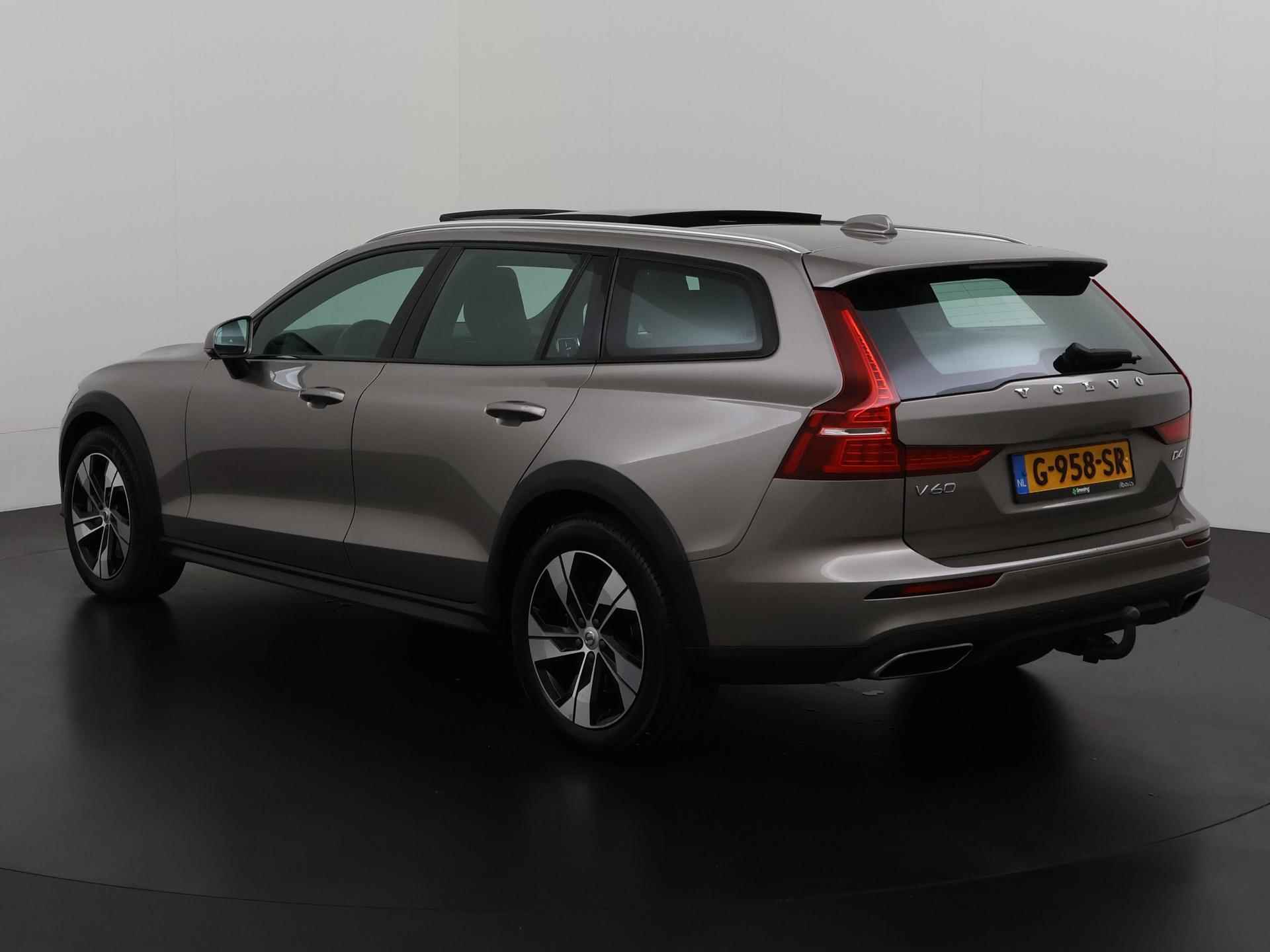 Volvo V60 Cross Country 2.0 D4 AWD Intro Edition | Trekhaak | Panoramadak | 360 Camera | Zondag Open! - 6/45