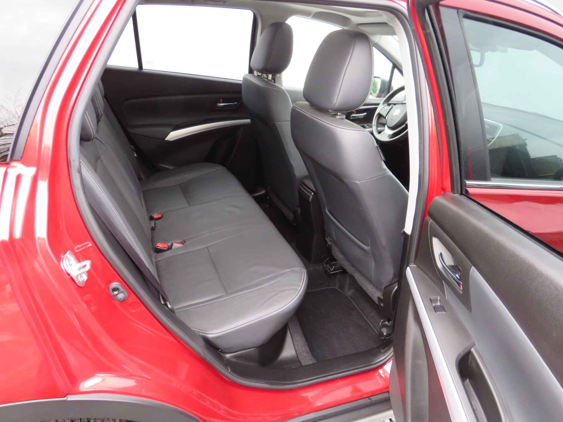 Suzuki S-Cross 1.4 Boosterjet AllGrip Stijl / Style, Automaat, Trekhaak, Panoramadak, Navigatie, Parkeersensoren en Camera - 13/38