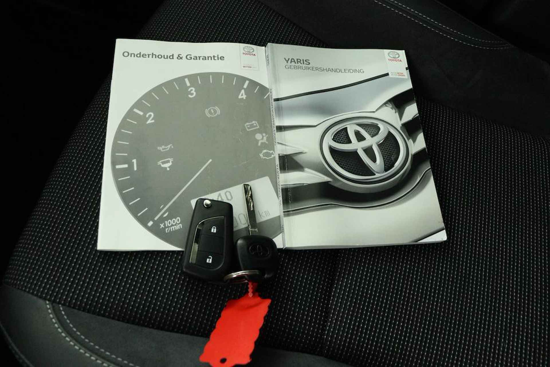 Toyota Yaris 1.5 VVT-i Executive | Navigatie | Trekhaak | Cruise-Control | - 11/49