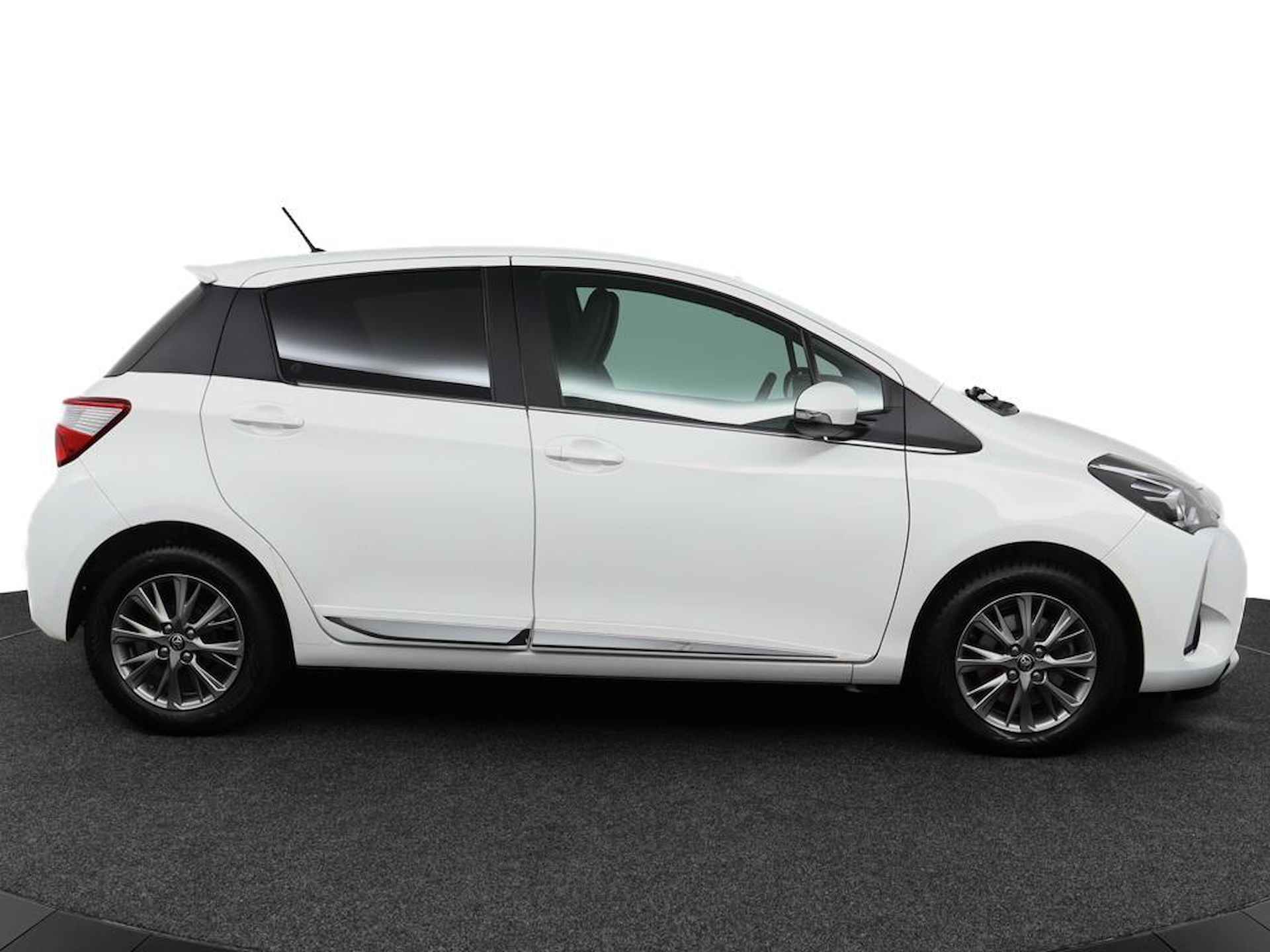 Toyota Yaris 1.5 VVT-i Executive | Navigatie | Trekhaak | Cruise-Control | - 13/49