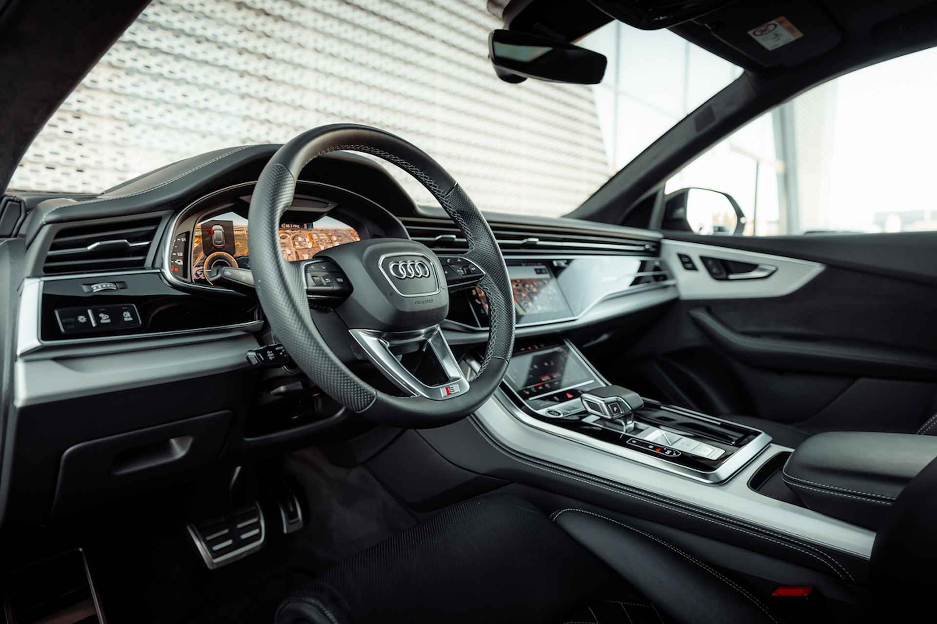 Audi Q8 60 TFSI e 462pk quattro Pro Line S | Panoramadak | Bang & Olufsen | S-sportstoelen ruitstiksel | Ventilatie & Massage | Servo | Head Up | HD Matrix | Trekhaak | City & Parking & Tour pakket - 18/38