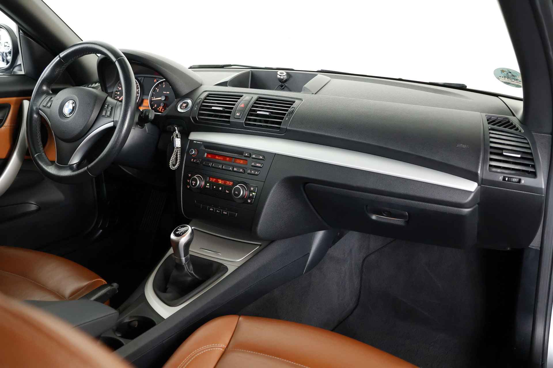 BMW 1 Serie Cabrio 118i High Executive / Xenon / Leder / Cruise Control - 3/28