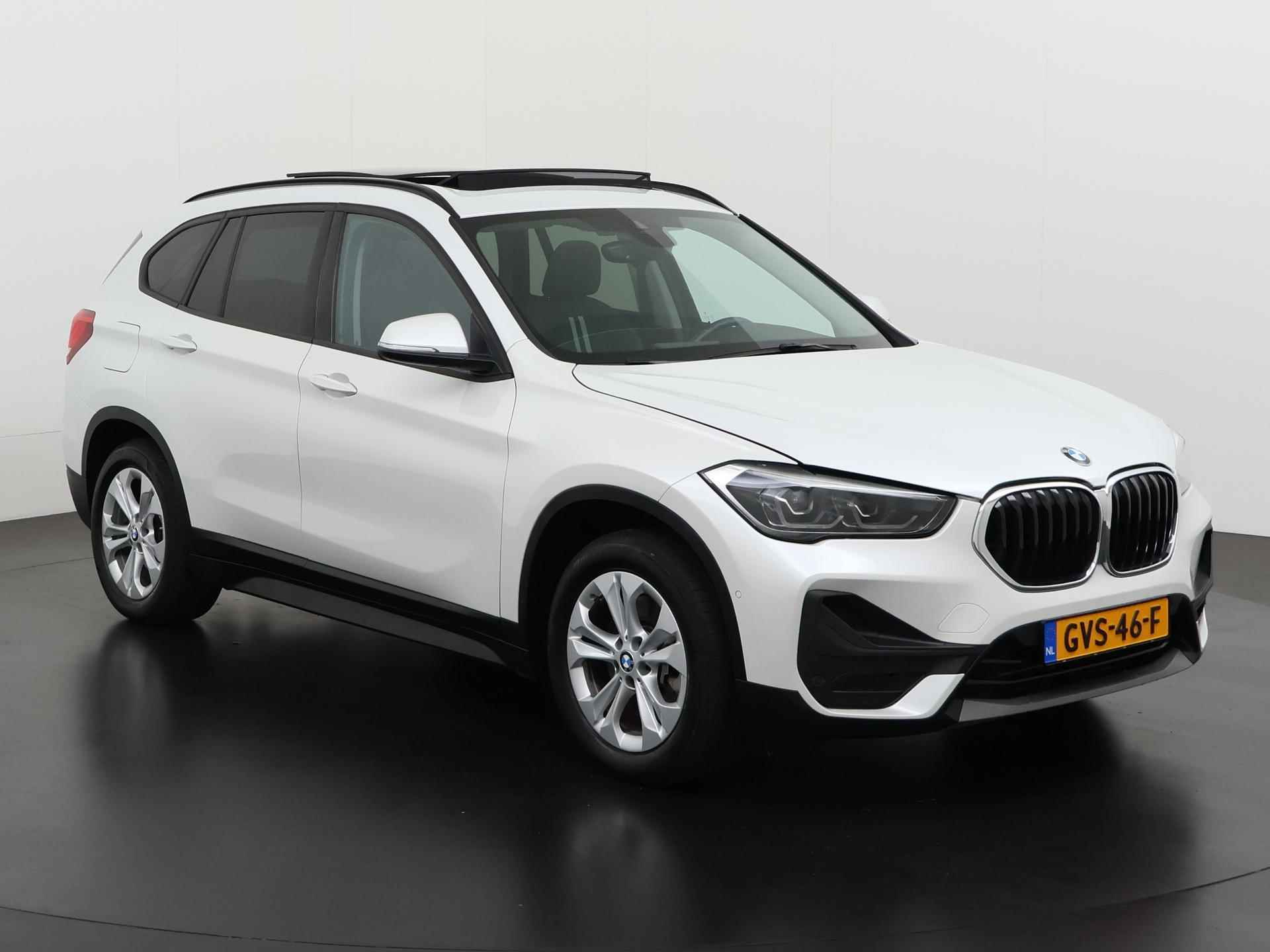 BMW X1 xDrive25e Sport Line Plug-in | Panoramadak | Camera | Trekhaak | Elek achterklep | Zondag Open! - 30/42