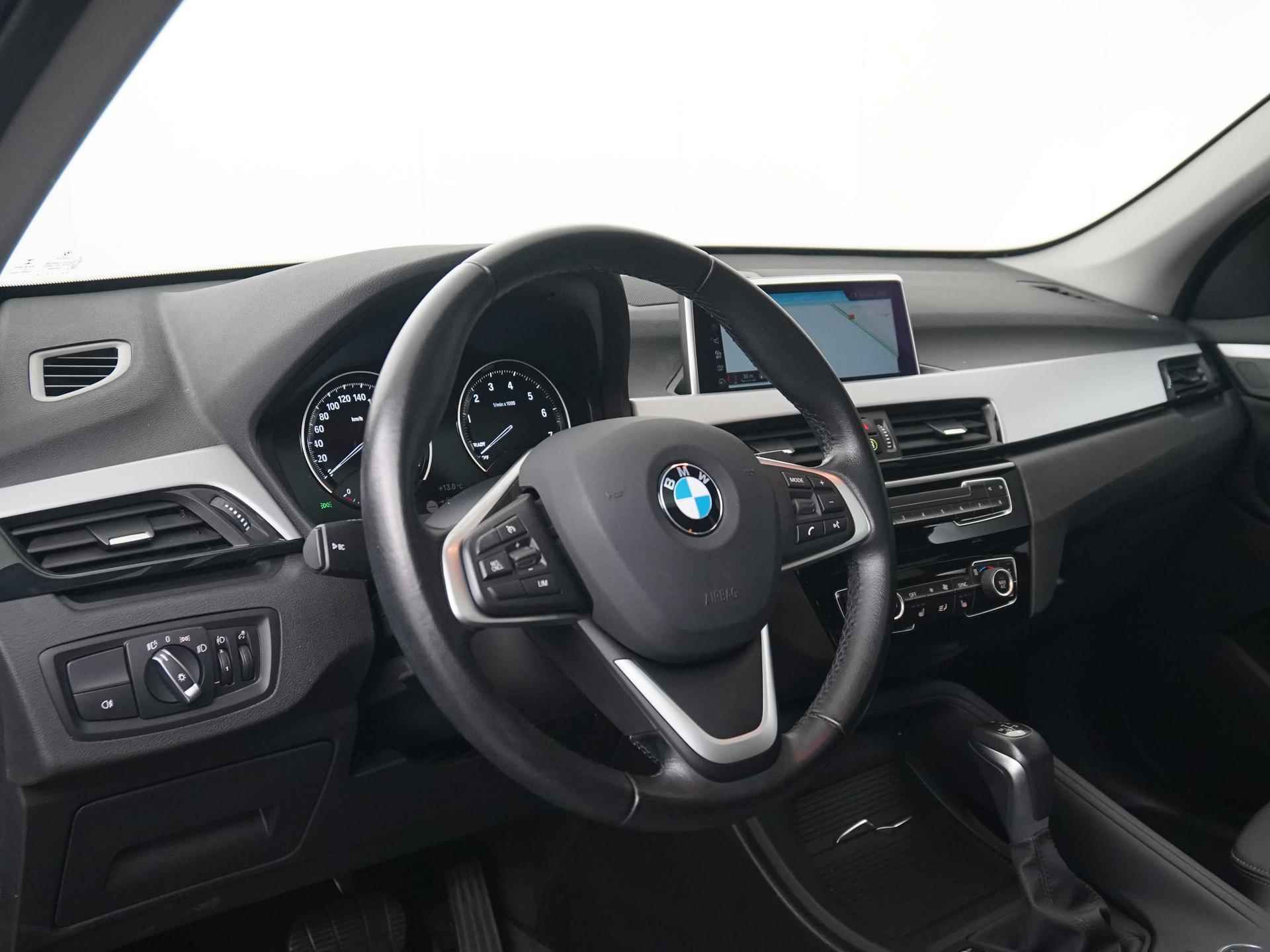 BMW X1 xDrive25e Sport Line Plug-in | Panoramadak | Camera | Trekhaak | Elek achterklep | Zondag Open! - 36/42