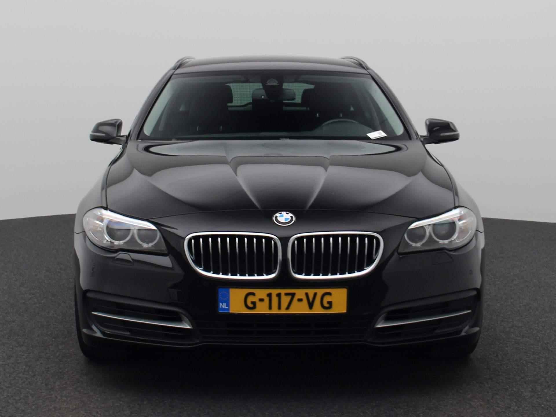 BMW 5-serie Touring 528i Executive | Lederen Bekleding | Navigatie | Stoelverwarming | LED Verlichting | - 3/42