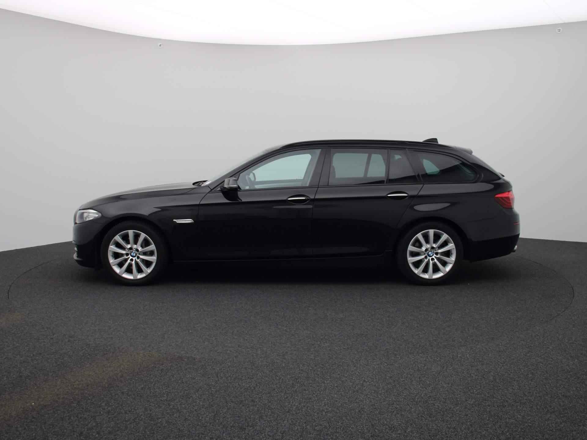 BMW 5-serie Touring 528i Executive | Lederen Bekleding | Navigatie | Stoelverwarming | LED Verlichting | - 5/42