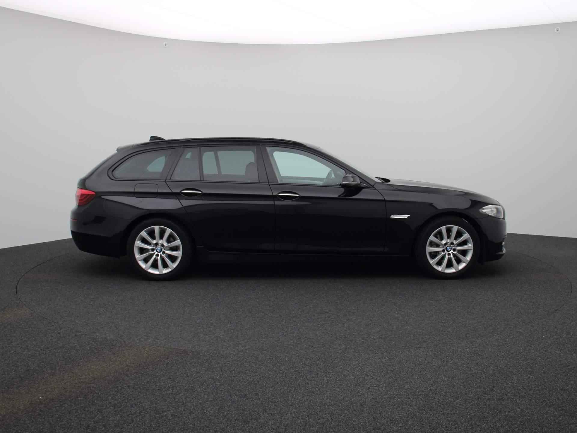 BMW 5-serie Touring 528i Executive | Lederen Bekleding | Navigatie | Stoelverwarming | LED Verlichting | - 7/42