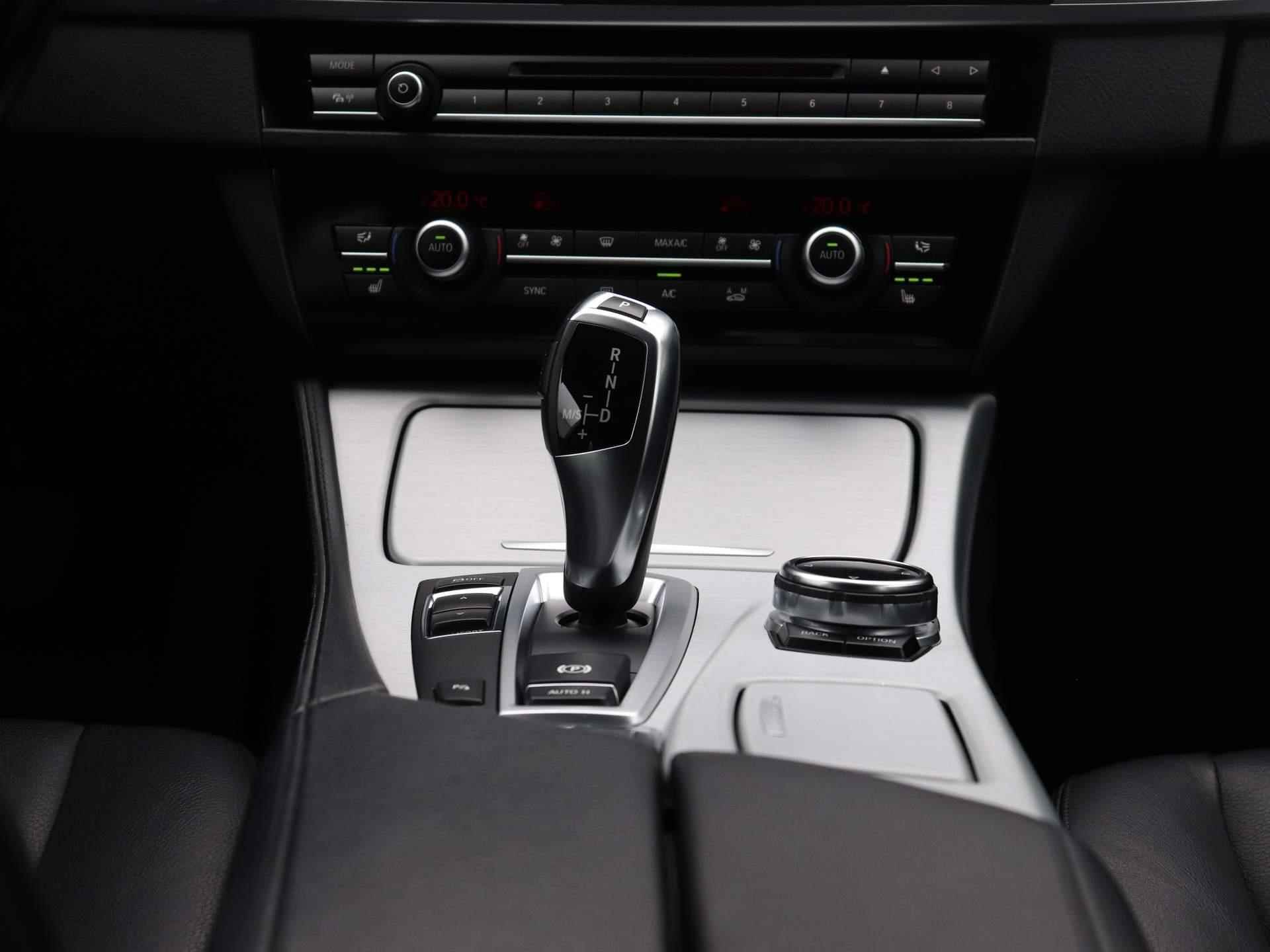 BMW 5-serie Touring 528i Executive | Lederen Bekleding | Navigatie | Stoelverwarming | LED Verlichting | - 11/42