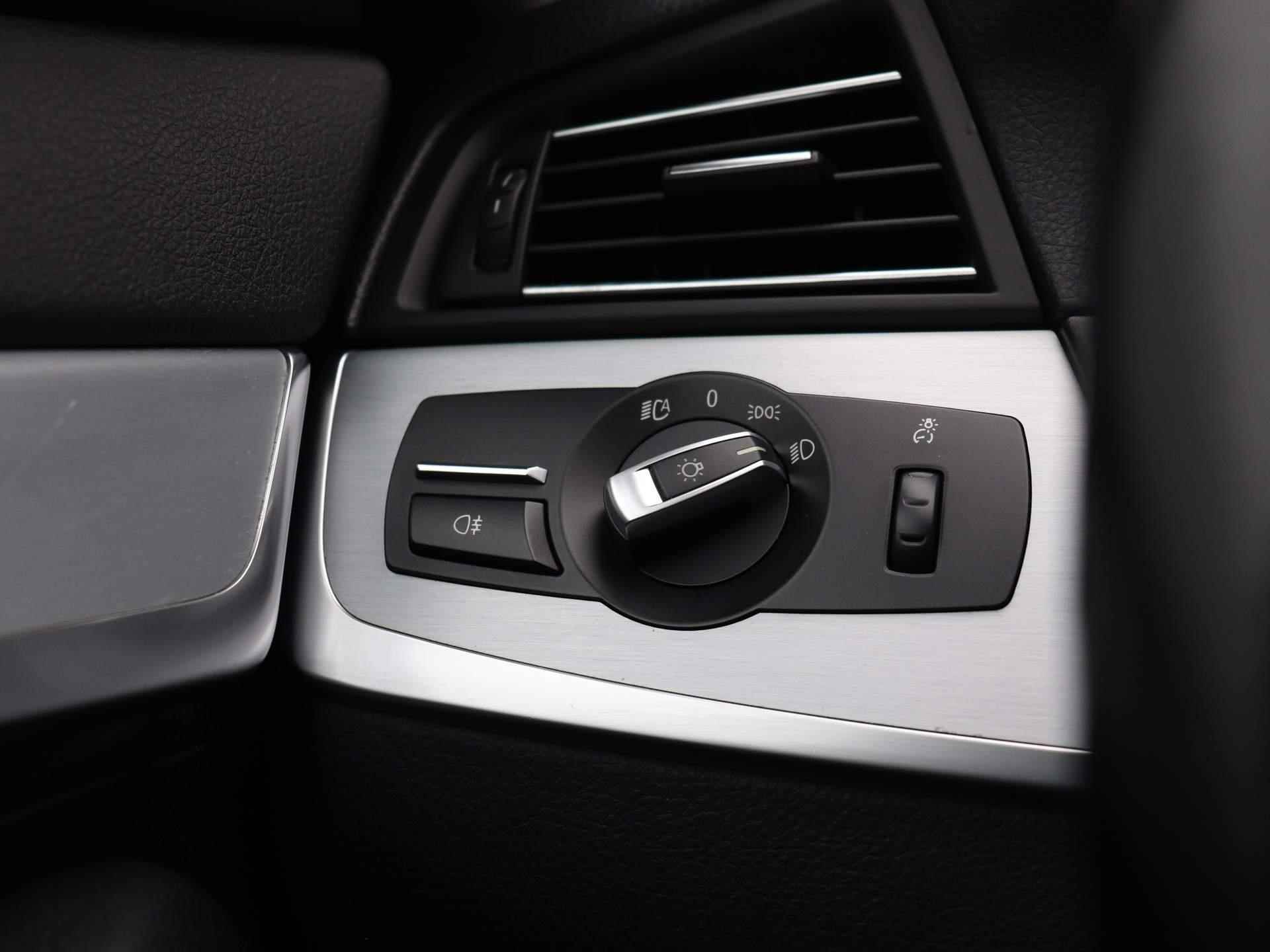 BMW 5-serie Touring 528i Executive | Lederen Bekleding | Navigatie | Stoelverwarming | LED Verlichting | - 27/42