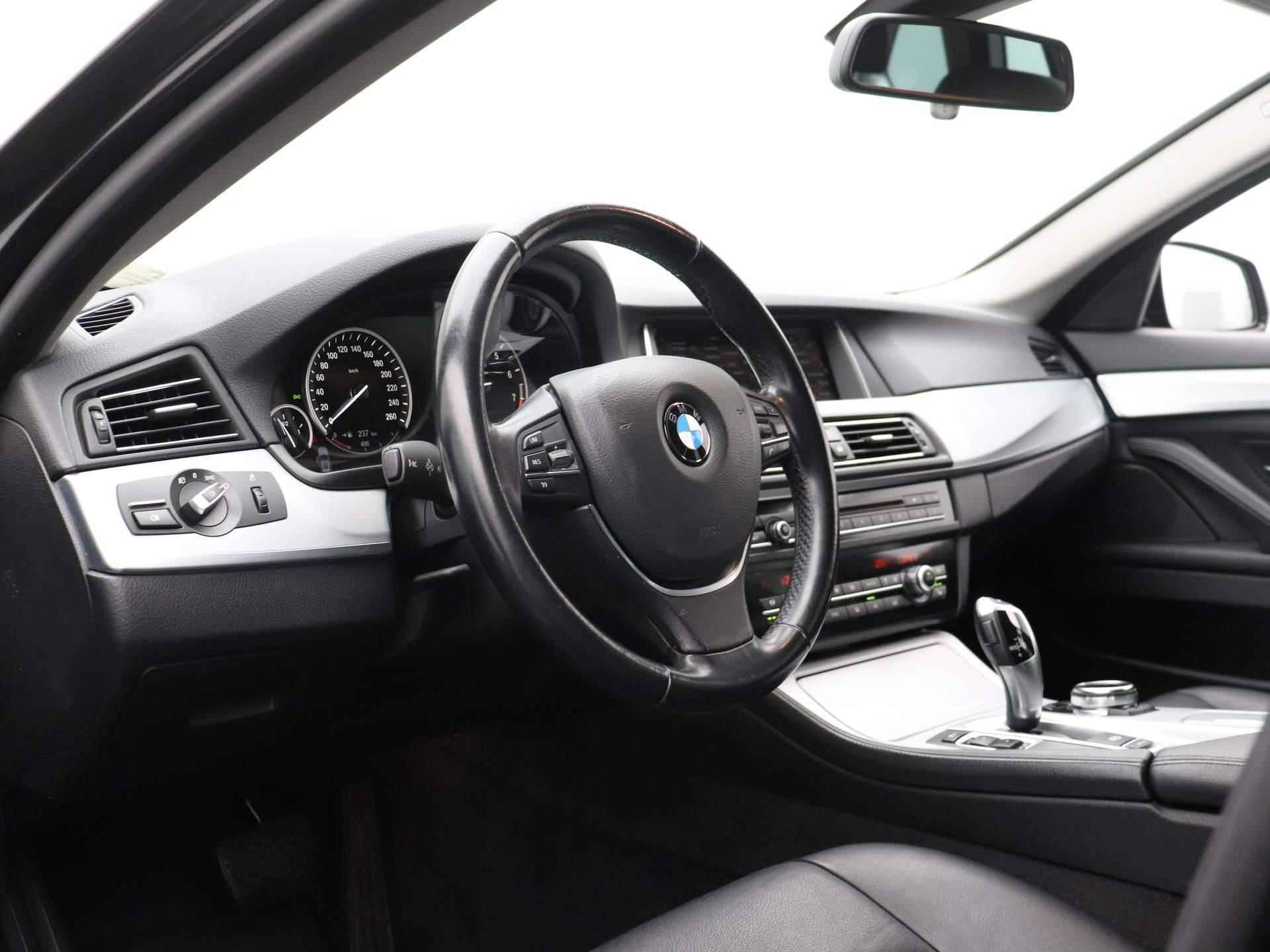 BMW 5-serie Touring 528i Executive | Lederen Bekleding | Navigatie | Stoelverwarming | LED Verlichting | - 35/42