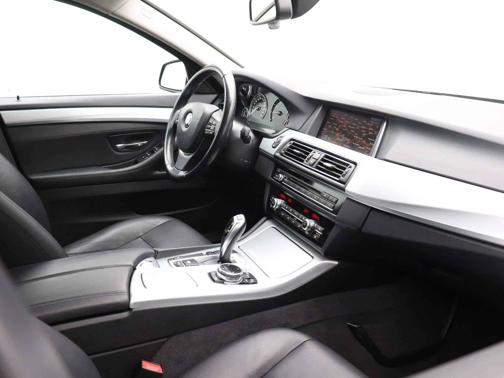 BMW 5-serie Touring 528i Executive | Lederen Bekleding | Navigatie | Stoelverwarming | LED Verlichting | - 36/42