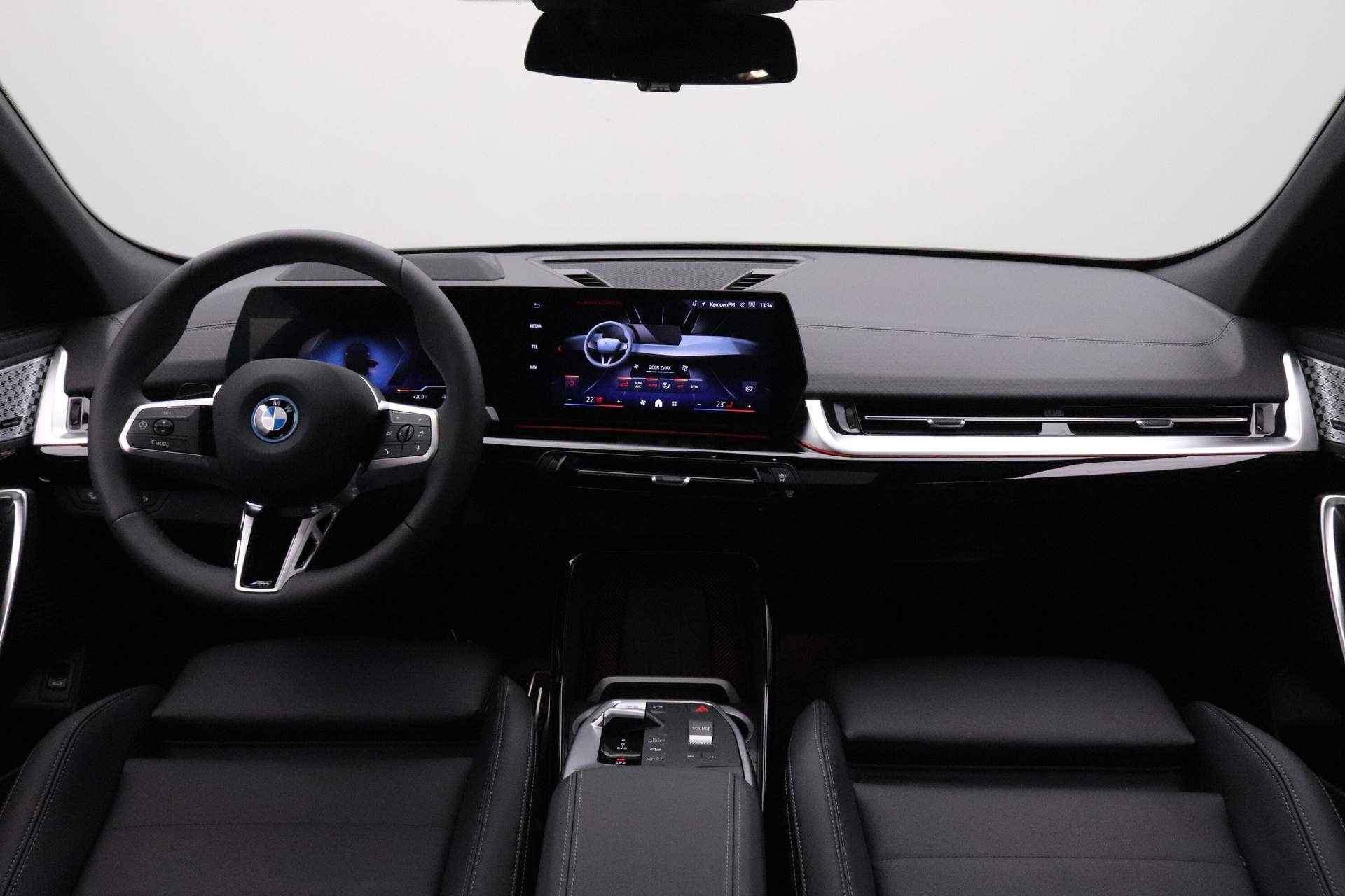 BMW iX2 eDrive20 67kWh - 3/26