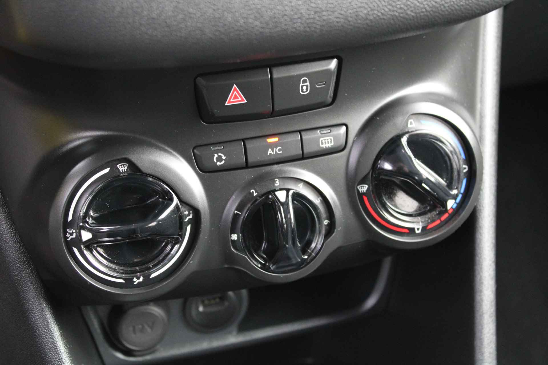 Peugeot 208 5drs 1.2 PureTech Signature | Navigatie | Lichtmetaal | Spoiler | All season | Bluetooth | - 23/32