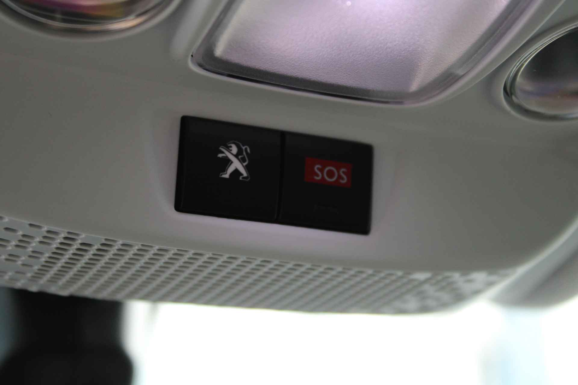 Peugeot 208 5drs 1.2 PureTech Signature | Navigatie | Lichtmetaal | Spoiler | All season | Bluetooth | - 25/32