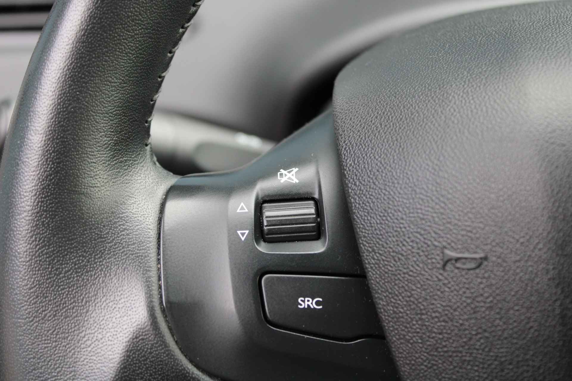 Peugeot 208 5drs 1.2 PureTech Signature | Navigatie | Lichtmetaal | Spoiler | All season | Bluetooth | - 27/32