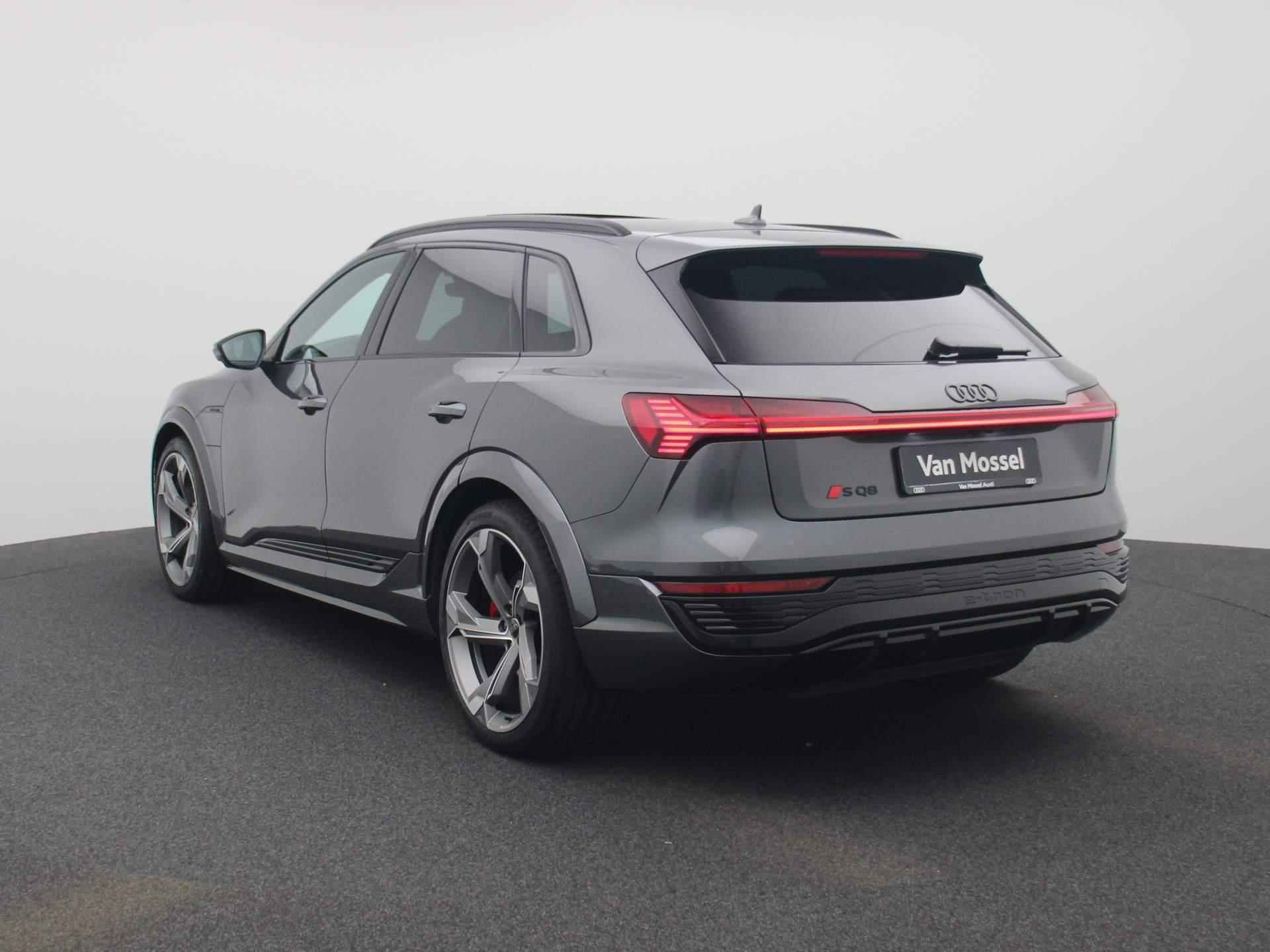 Audi Q8 e-tron S quattro SQ8 115 kWh 503 PK | S-line | Automaat | Navigatie | 360 Camera | Panoramadak | Trekhaak | Adaptive Cruise Control | Climate Control | Stoelverwarming | Virtual Cockpit | LED Matrix | Lichtmetalen velgen | Privacy glass | - 3/58