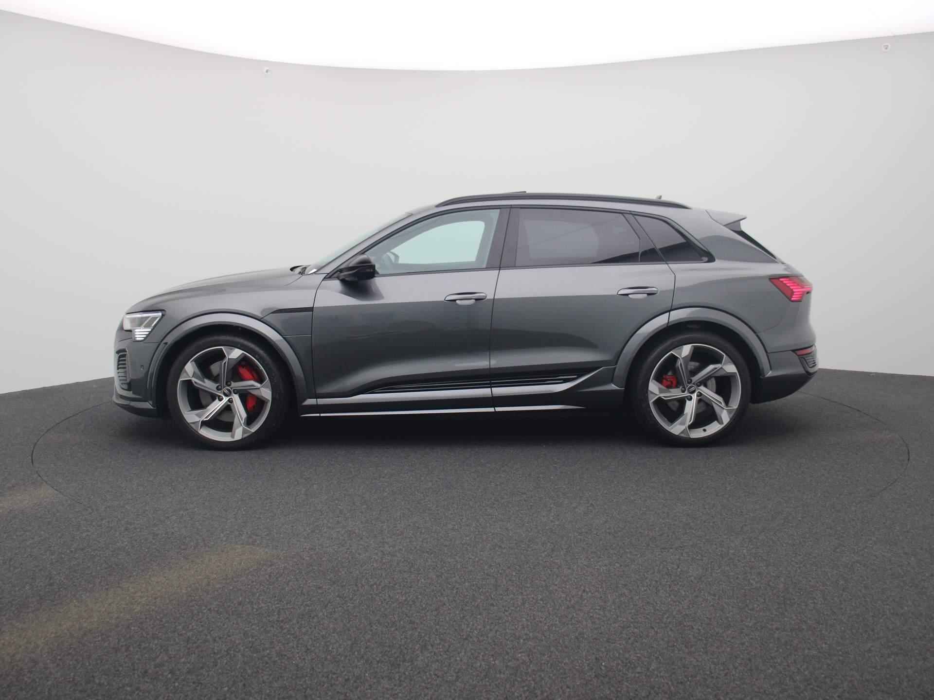 Audi Q8 e-tron S quattro SQ8 115 kWh 503 PK | S-line | Automaat | Navigatie | 360 Camera | Panoramadak | Trekhaak | Adaptive Cruise Control | Climate Control | Stoelverwarming | Virtual Cockpit | LED Matrix | Lichtmetalen velgen | Privacy glass | - 5/58