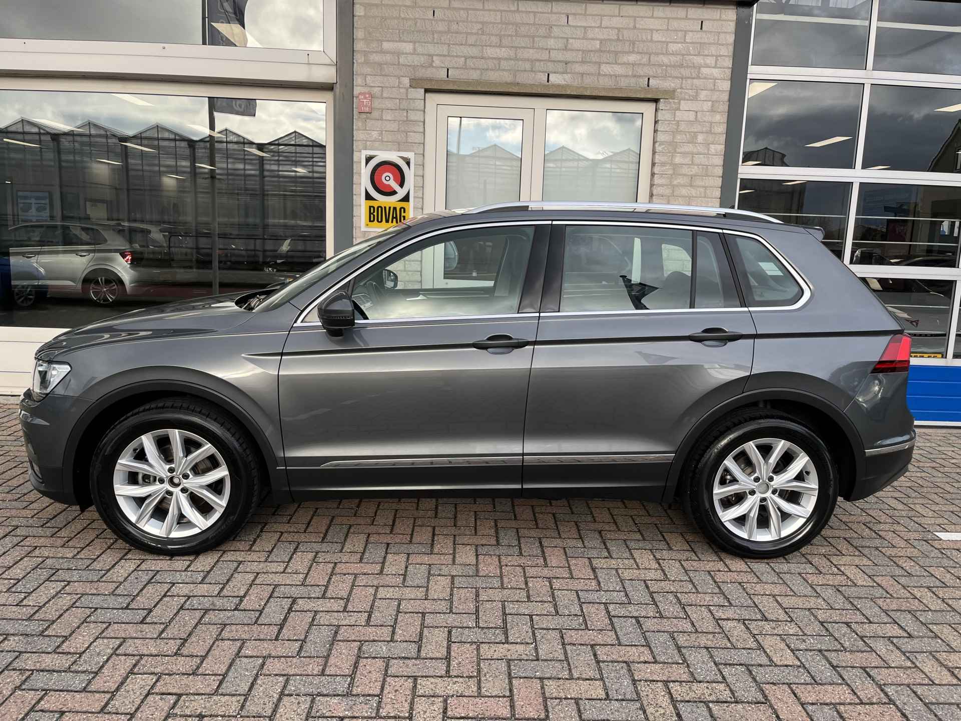 Volkswagen Tiguan 1.5 TSI Highline / AUTOMAAT/ PARK. SENSOREN/ STOEL VERWARM./ ADAPT. CRUISE/ BLUETOOTH/ NAVI/ CLIMA/ - 3/39