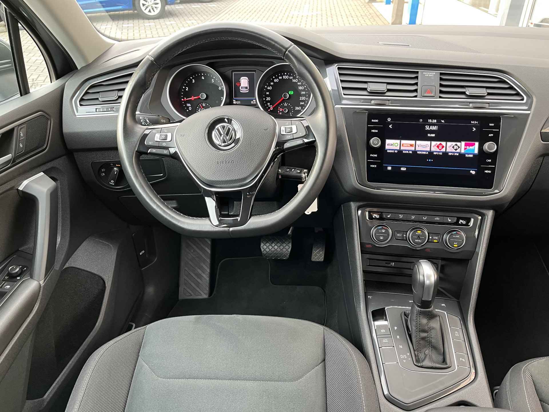 Volkswagen Tiguan 1.5 TSI Highline / AUTOMAAT/ PARK. SENSOREN/ STOEL VERWARM./ ADAPT. CRUISE/ BLUETOOTH/ NAVI/ CLIMA/ - 9/39