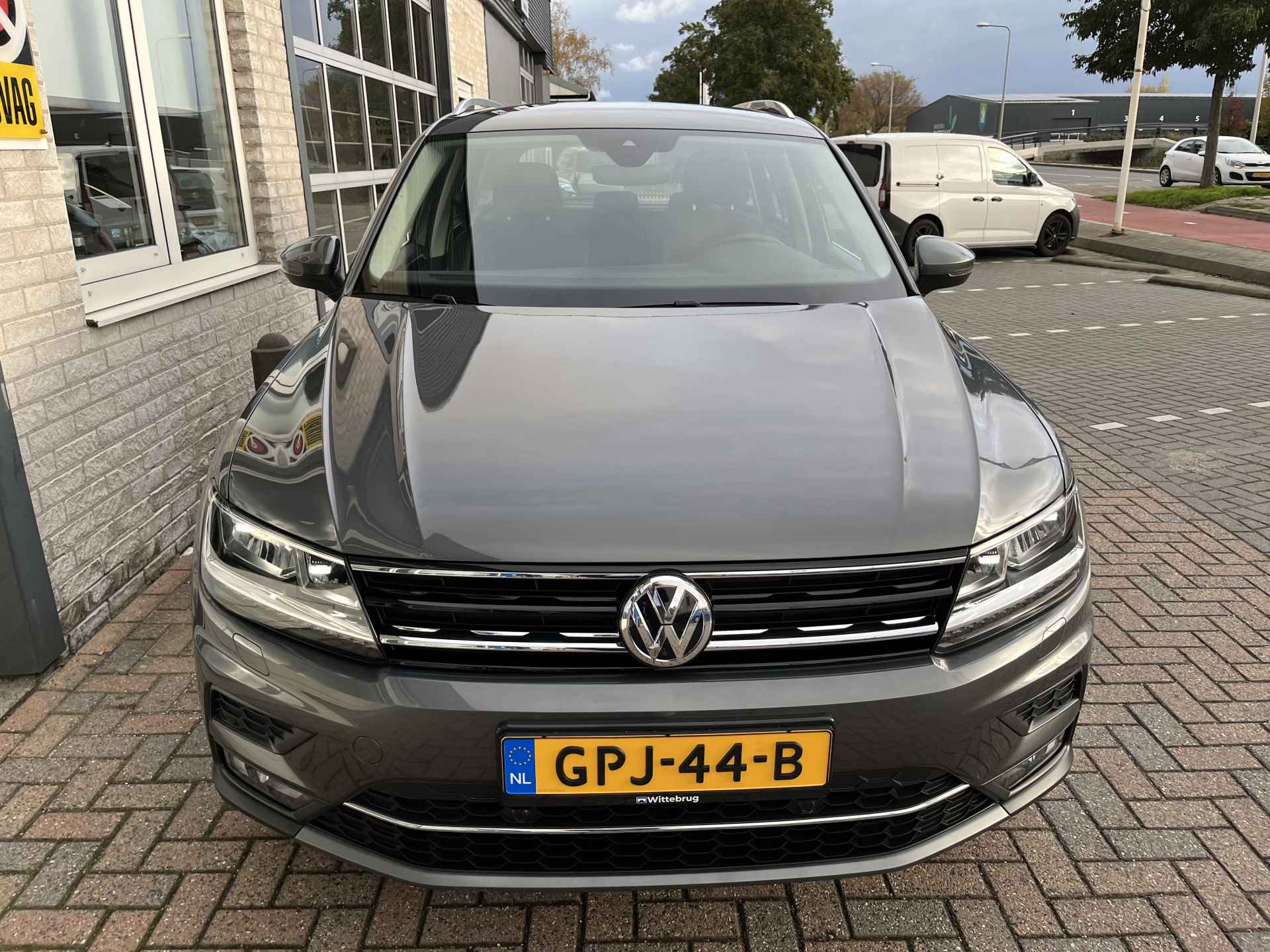 Volkswagen Tiguan 1.5 TSI Highline / AUTOMAAT/ PARK. SENSOREN/ STOEL VERWARM./ ADAPT. CRUISE/ BLUETOOTH/ NAVI/ CLIMA/ - 33/39