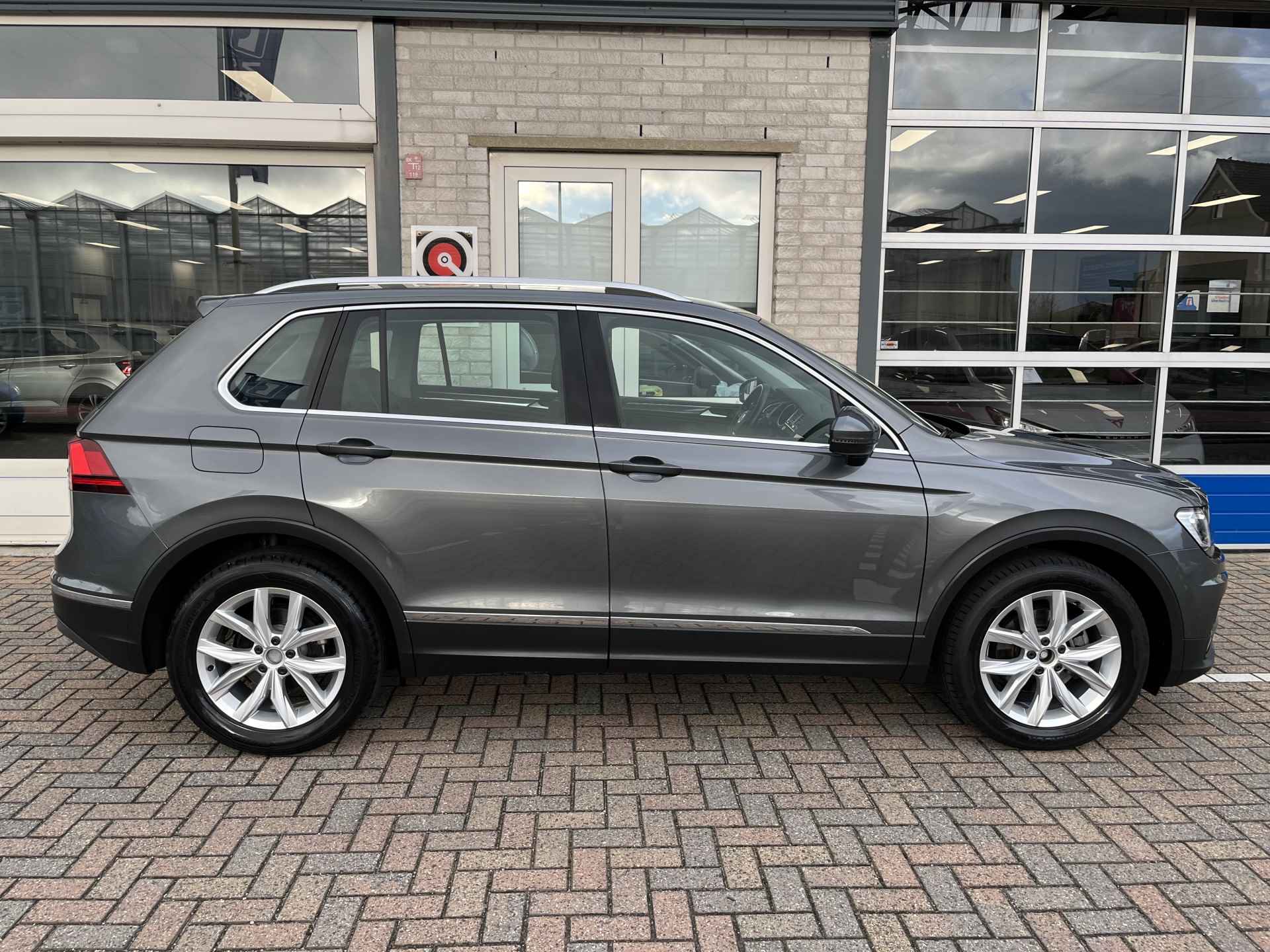 Volkswagen Tiguan 1.5 TSI Highline / AUTOMAAT/ PARK. SENSOREN/ STOEL VERWARM./ ADAPT. CRUISE/ BLUETOOTH/ NAVI/ CLIMA/ - 36/39