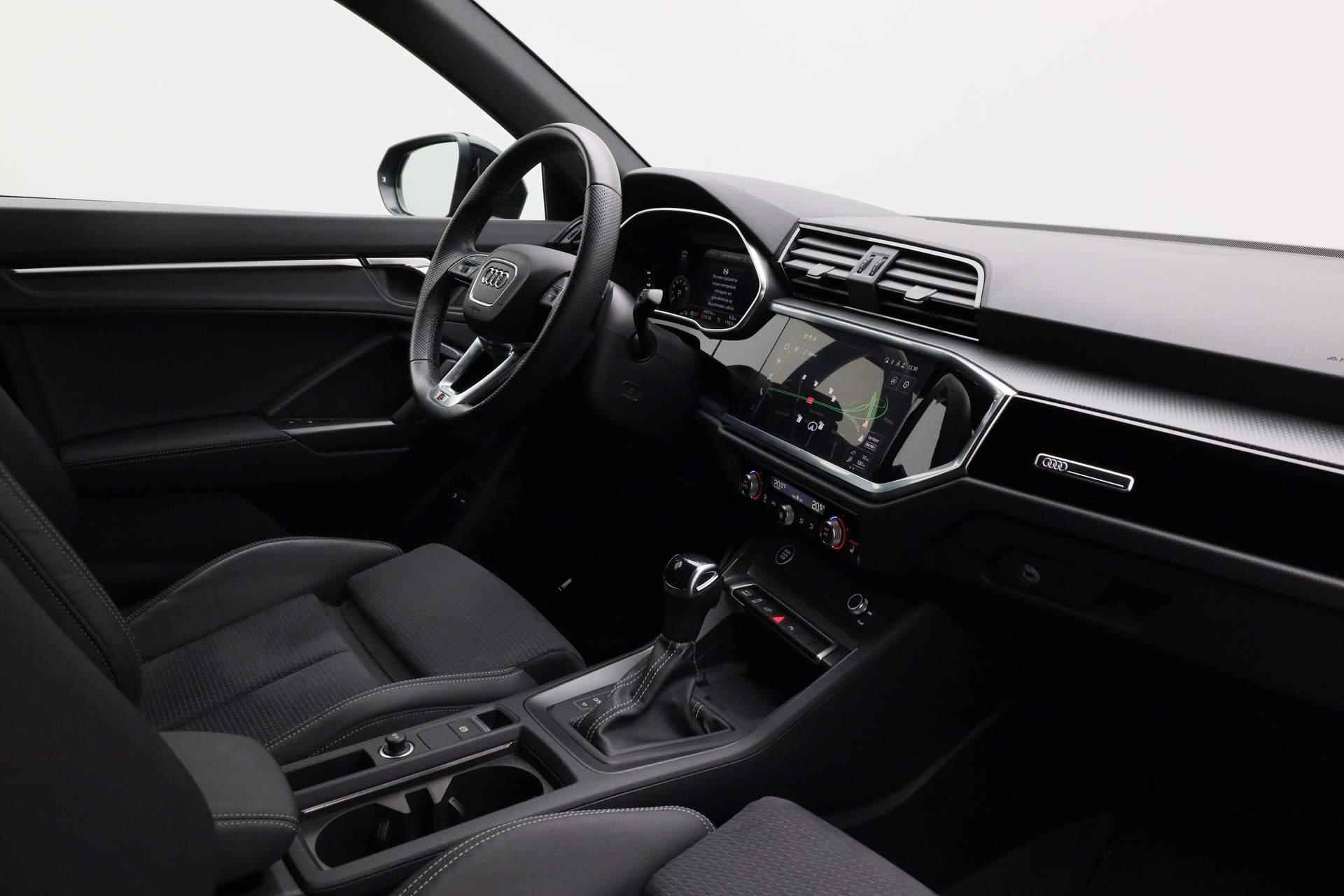 Audi Q3 45 TFSI e 245PK S-tronic S edition / S-Line | Pano | Trekhaak | SONOS | 360 camera | Matrix LED | Keyless | 20 inch | Zwart optiek - 45/50