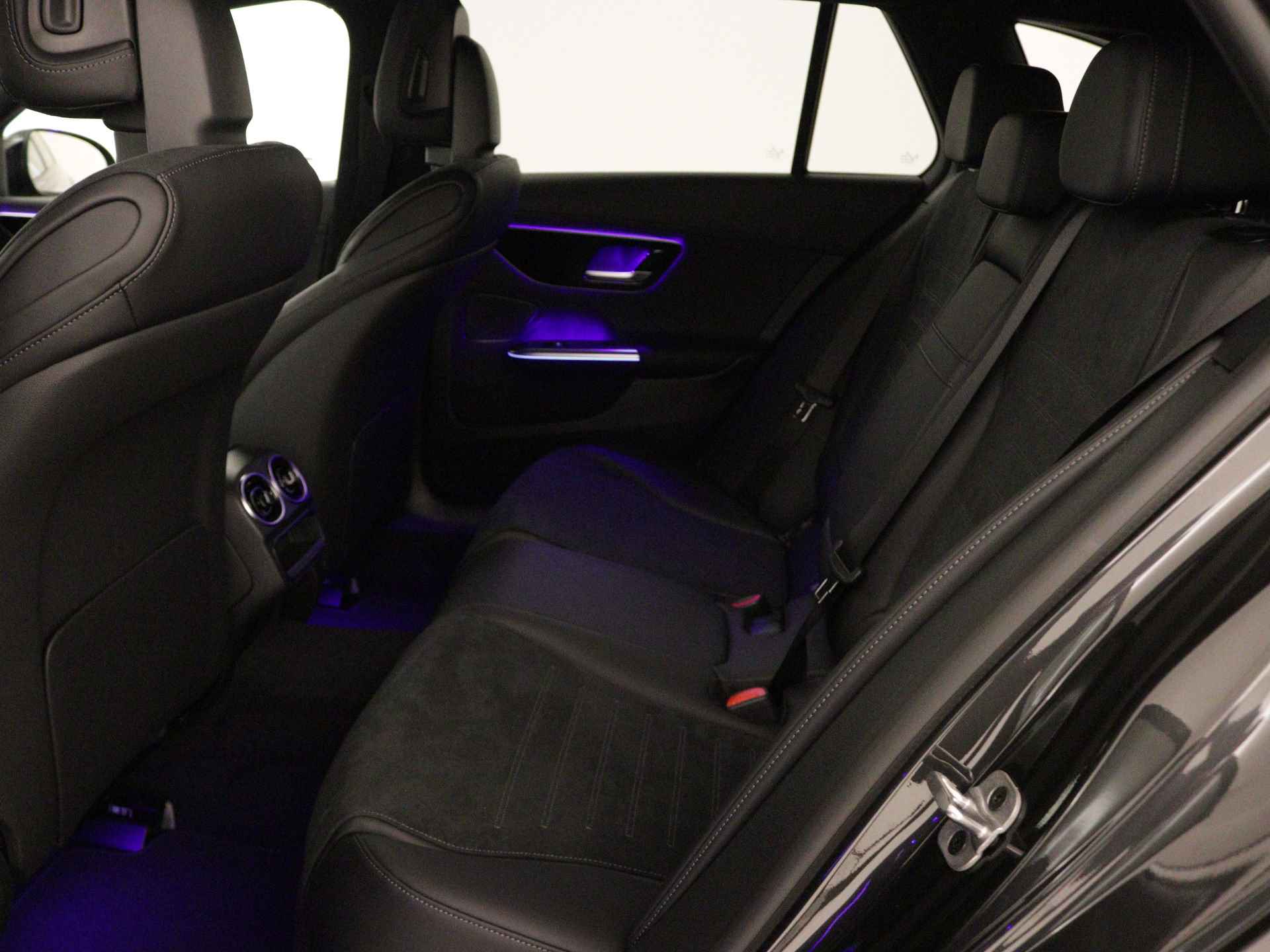 Mercedes-Benz C-Klasse Estate 200 AMG Line | Nightpakket | DIGITAL LIGHT | KEYLESS GO-comfortpakket | Verwarmde stoelen vooraan | Antidiefstalpakket GUARD 360° Plus | USB-pakket plus | Parkeerpakket met 360°-camera | - 16/35