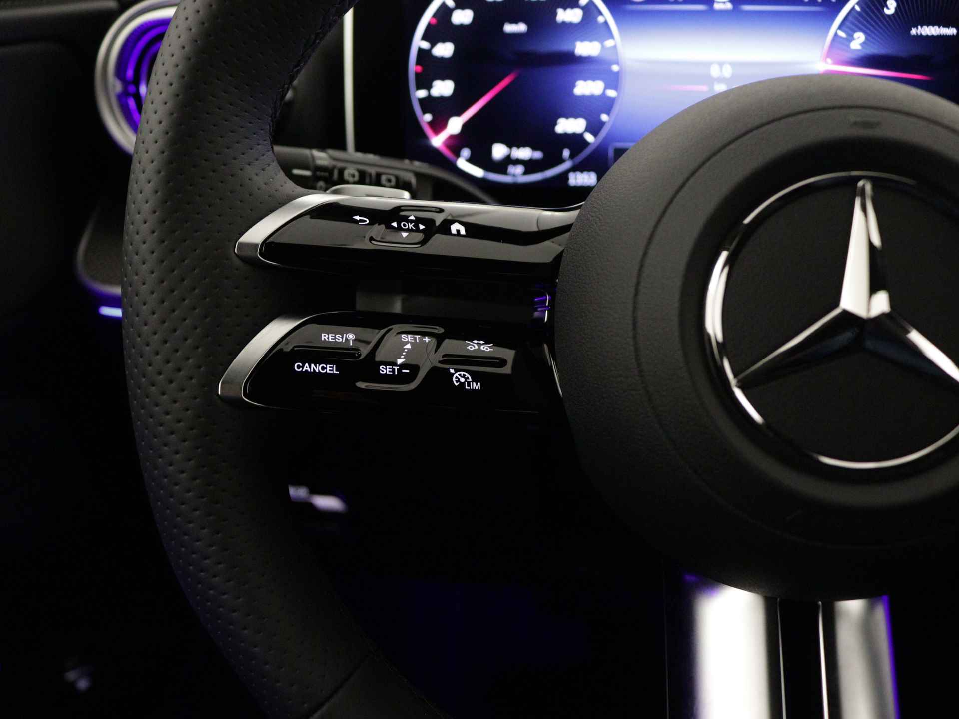 Mercedes-Benz C-Klasse Estate 200 AMG Line | Nightpakket | DIGITAL LIGHT | KEYLESS GO-comfortpakket | Verwarmde stoelen vooraan | Antidiefstalpakket GUARD 360° Plus | USB-pakket plus | Parkeerpakket met 360°-camera | - 18/35