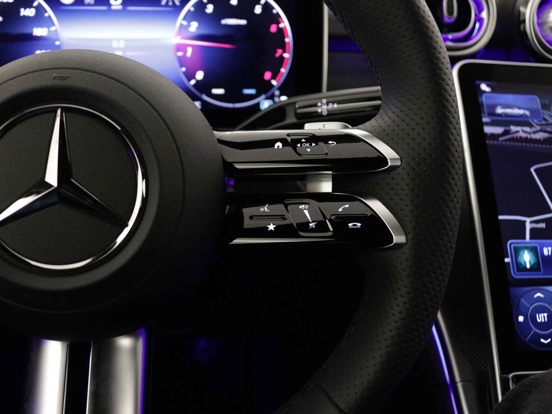 Mercedes-Benz C-Klasse Estate 200 AMG Line | Nightpakket | DIGITAL LIGHT | KEYLESS GO-comfortpakket | Verwarmde stoelen vooraan | Antidiefstalpakket GUARD 360° Plus | USB-pakket plus | Parkeerpakket met 360°-camera | - 19/35