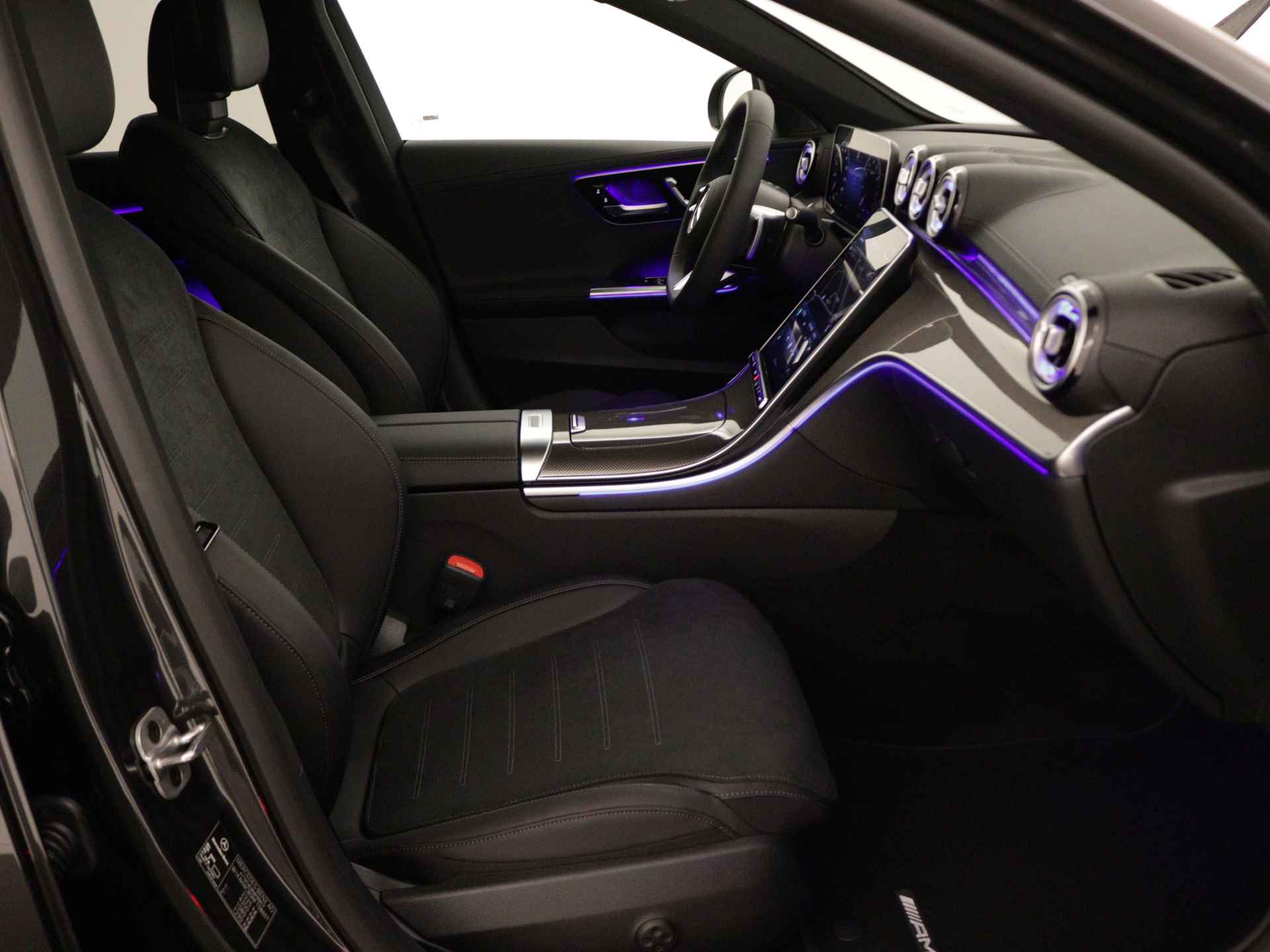 Mercedes-Benz C-Klasse Estate 200 AMG Line | Nightpakket | DIGITAL LIGHT | KEYLESS GO-comfortpakket | Verwarmde stoelen vooraan | Antidiefstalpakket GUARD 360° Plus | USB-pakket plus | Parkeerpakket met 360°-camera | - 30/35
