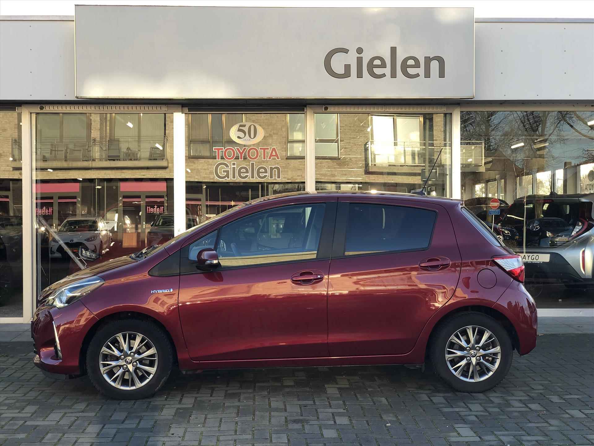 Toyota Yaris 1.5 Hybrid Dynamic | Navigatie, Lichtmetalen velgen, DAB, Keyless, Parkeercamera, Parelmoer rood, Privacy Glass - 6/39