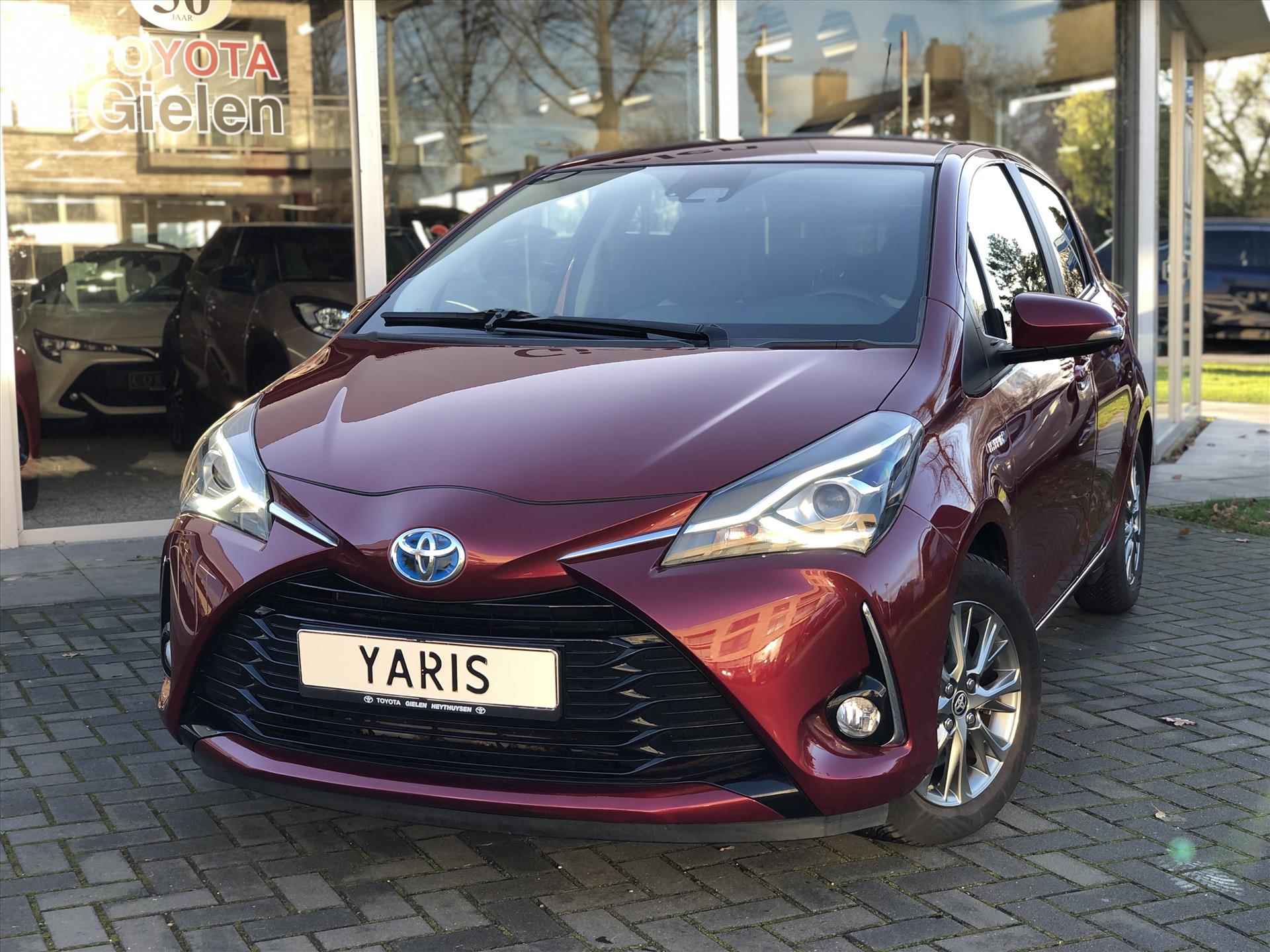 Toyota Yaris 1.5 Hybrid Dynamic | Navigatie, Lichtmetalen velgen, DAB, Keyless, Parkeercamera, Parelmoer rood, Privacy Glass - 38/39