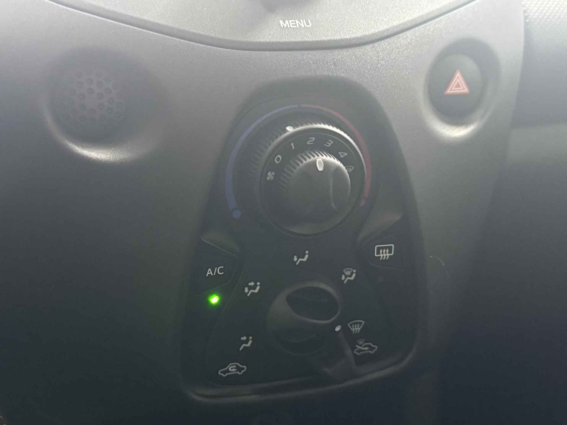 Toyota Aygo 1.0 VVT-i X-Fun NL Airco Bluetooth - 16/17