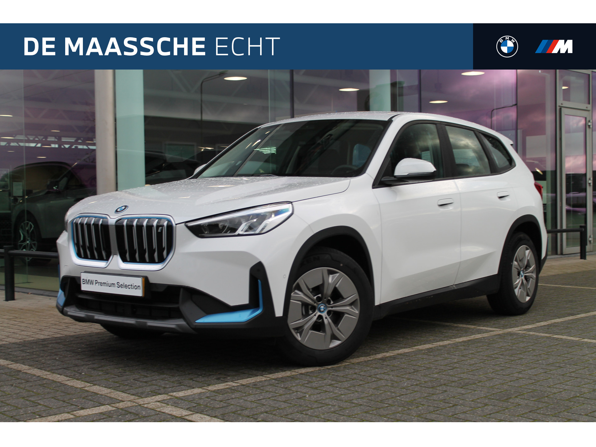 BMW iX1 xDrive30 67 kWh / Adaptief M Onderstel / Parking Assistant / Widescreen Display