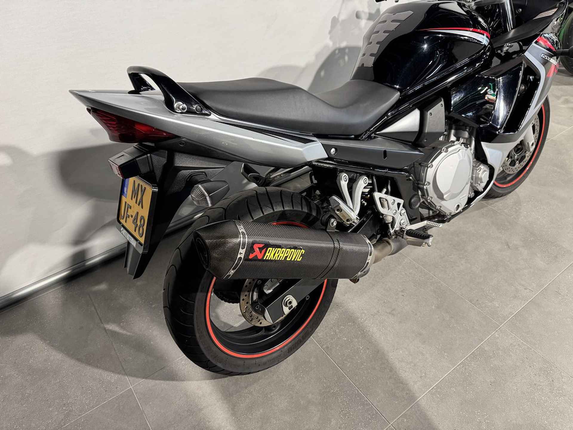 Suzuki GSX 650 F - 6/8